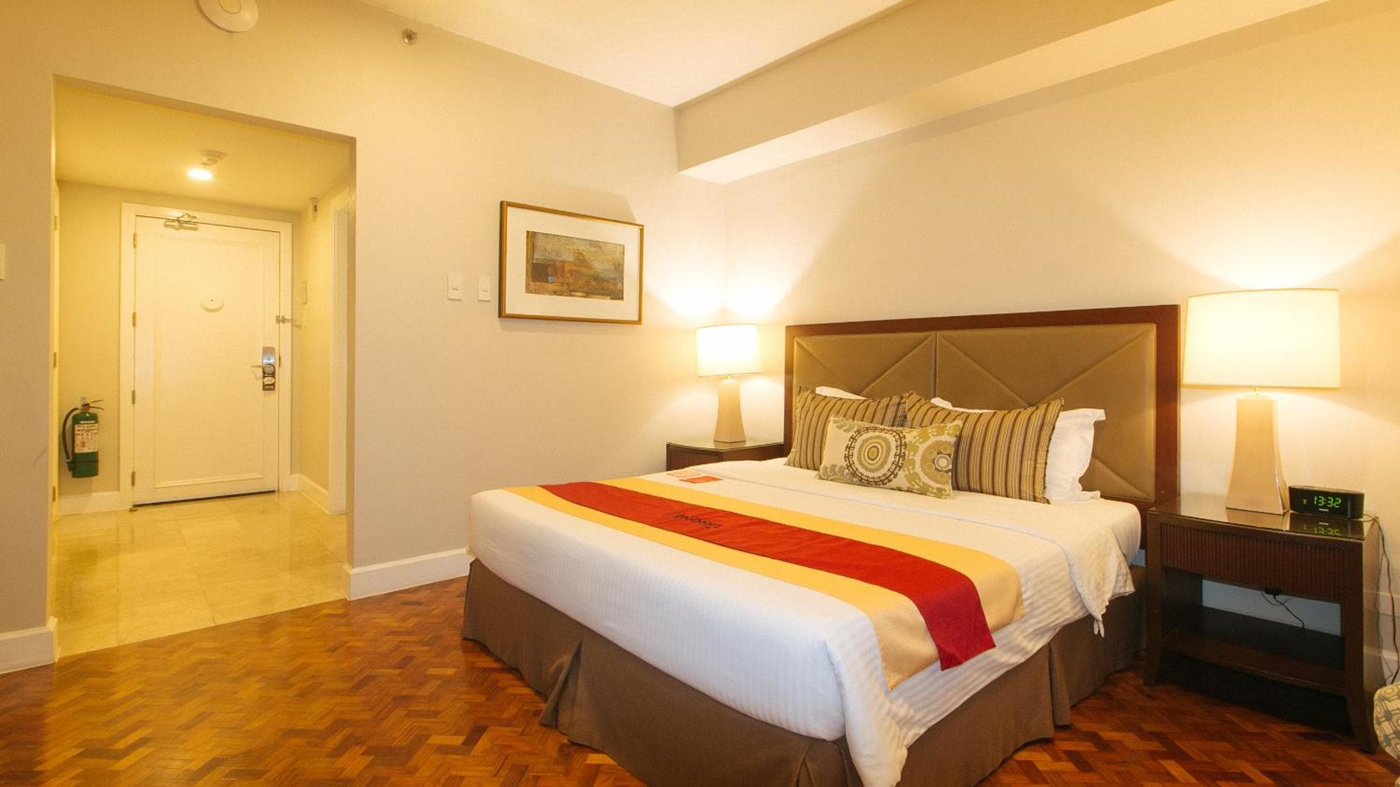 RedDoorz Premium at The Residences Olympia Makati