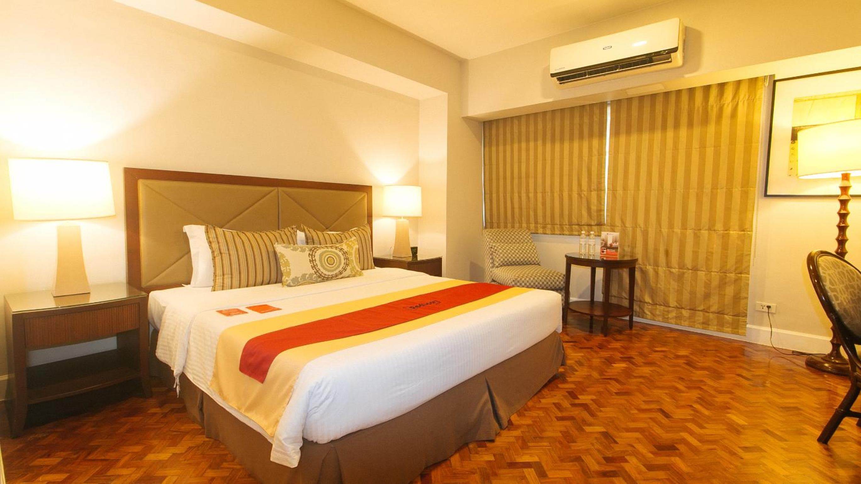 RedDoorz Premium at The Residences Olympia Makati