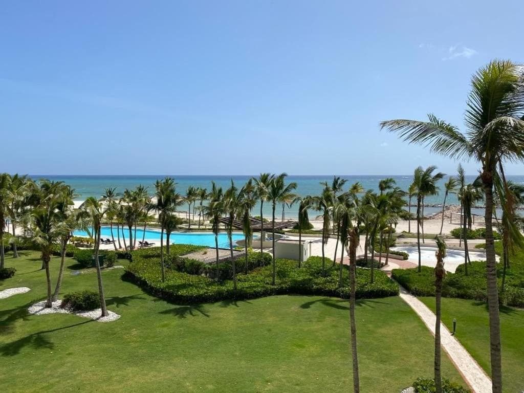 Exclusive beach front apartments in Aquamarina, Cap Cana