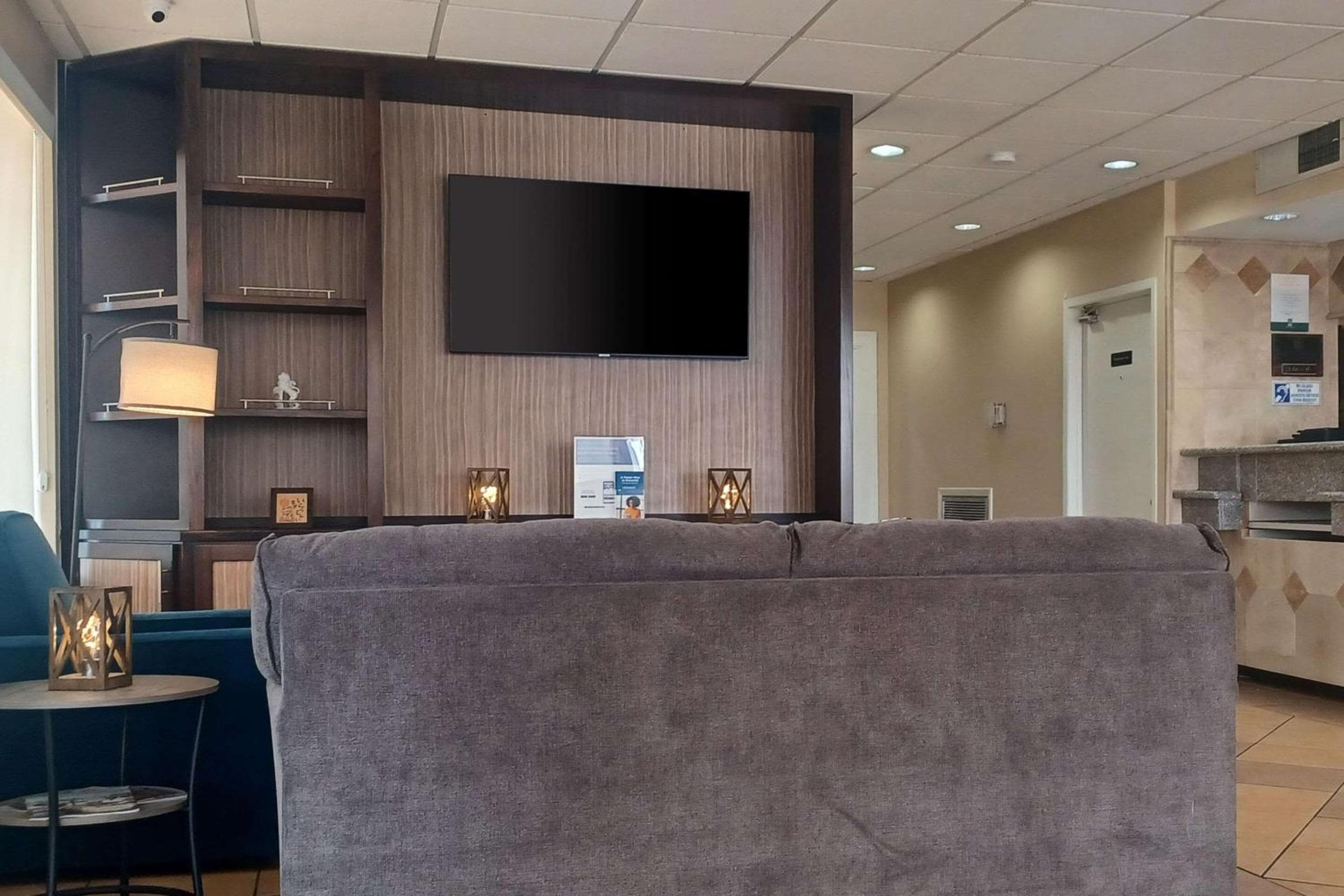 Quality Inn & Suites Airport