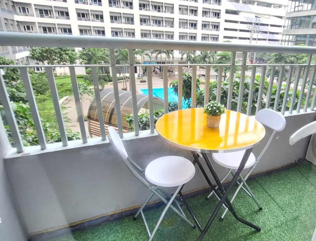 Bright and Cozy 1 Bedroom with Balcony Pool View and WiFi in Grace Residences