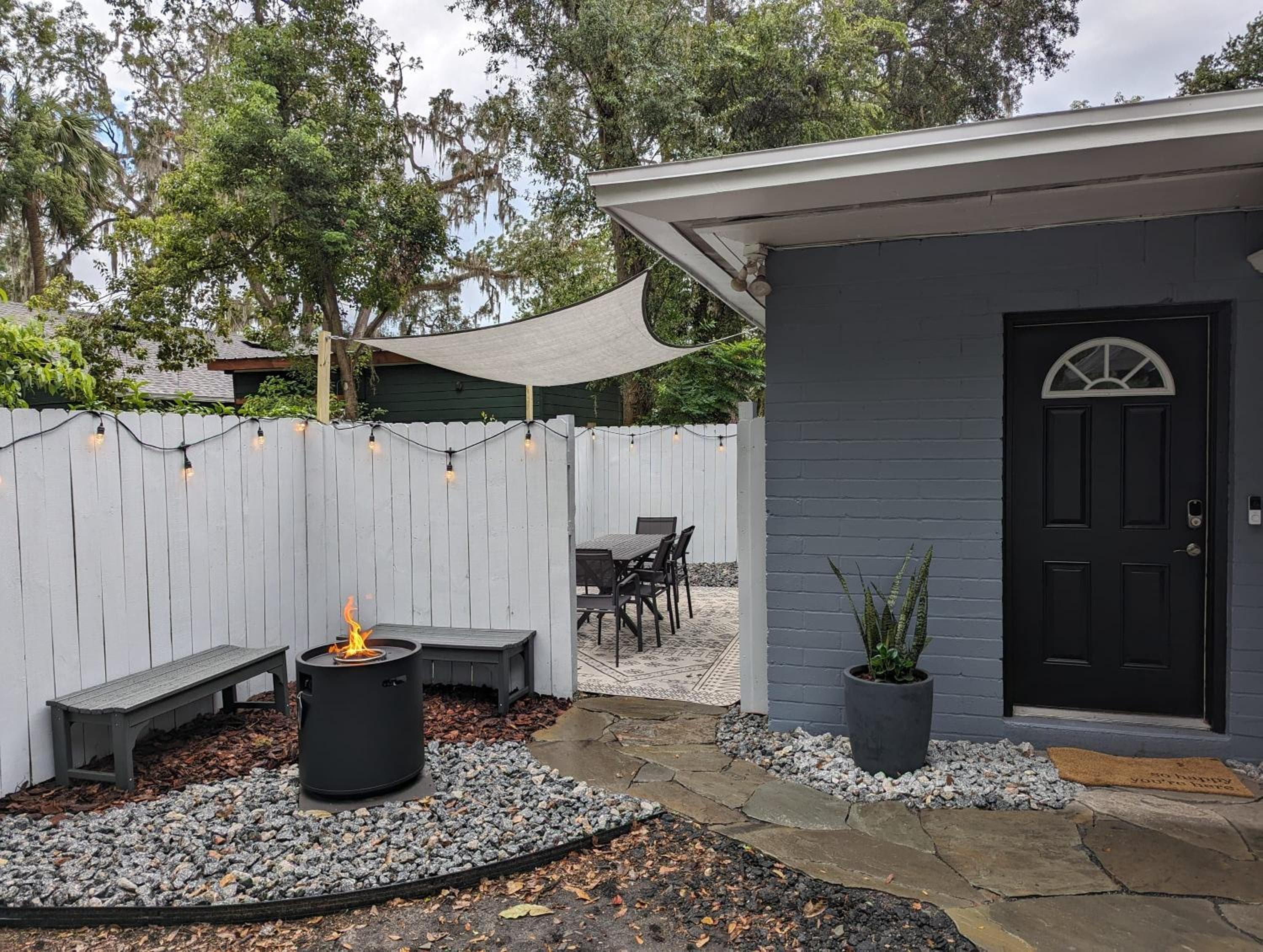 1 Mile to UF & 5 Min Walk Downtown Pet Friendly