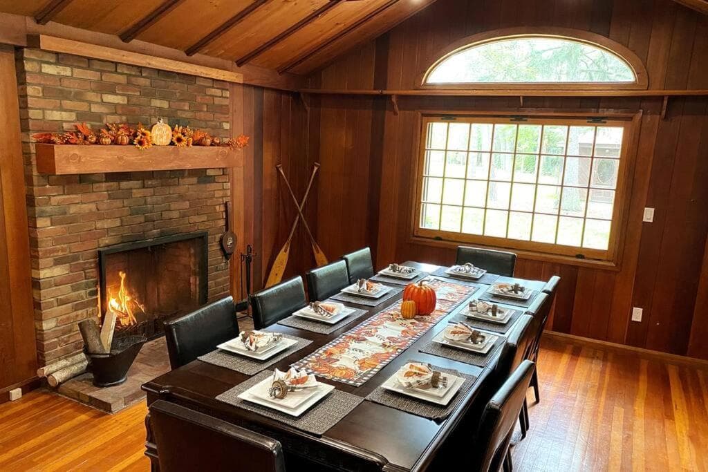 Fabulous Rustic Waterfront Cottage in Niagara