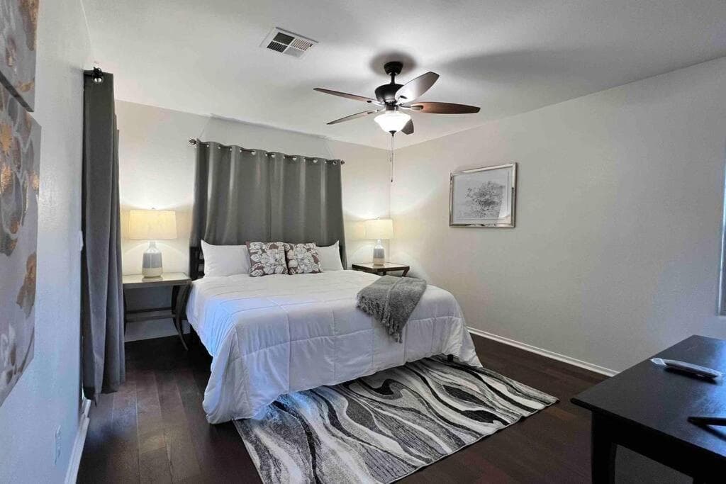 Cozy 3 Bedrooms Town home in Chandler with community pool