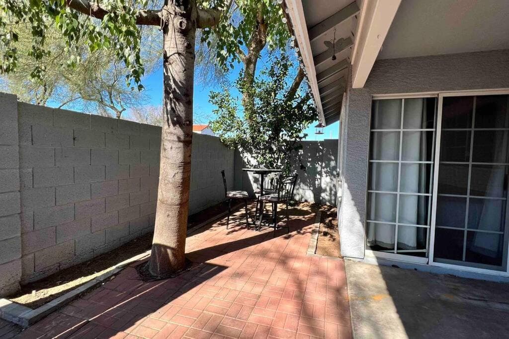 Cozy 3 Bedrooms Town home in Chandler with community pool