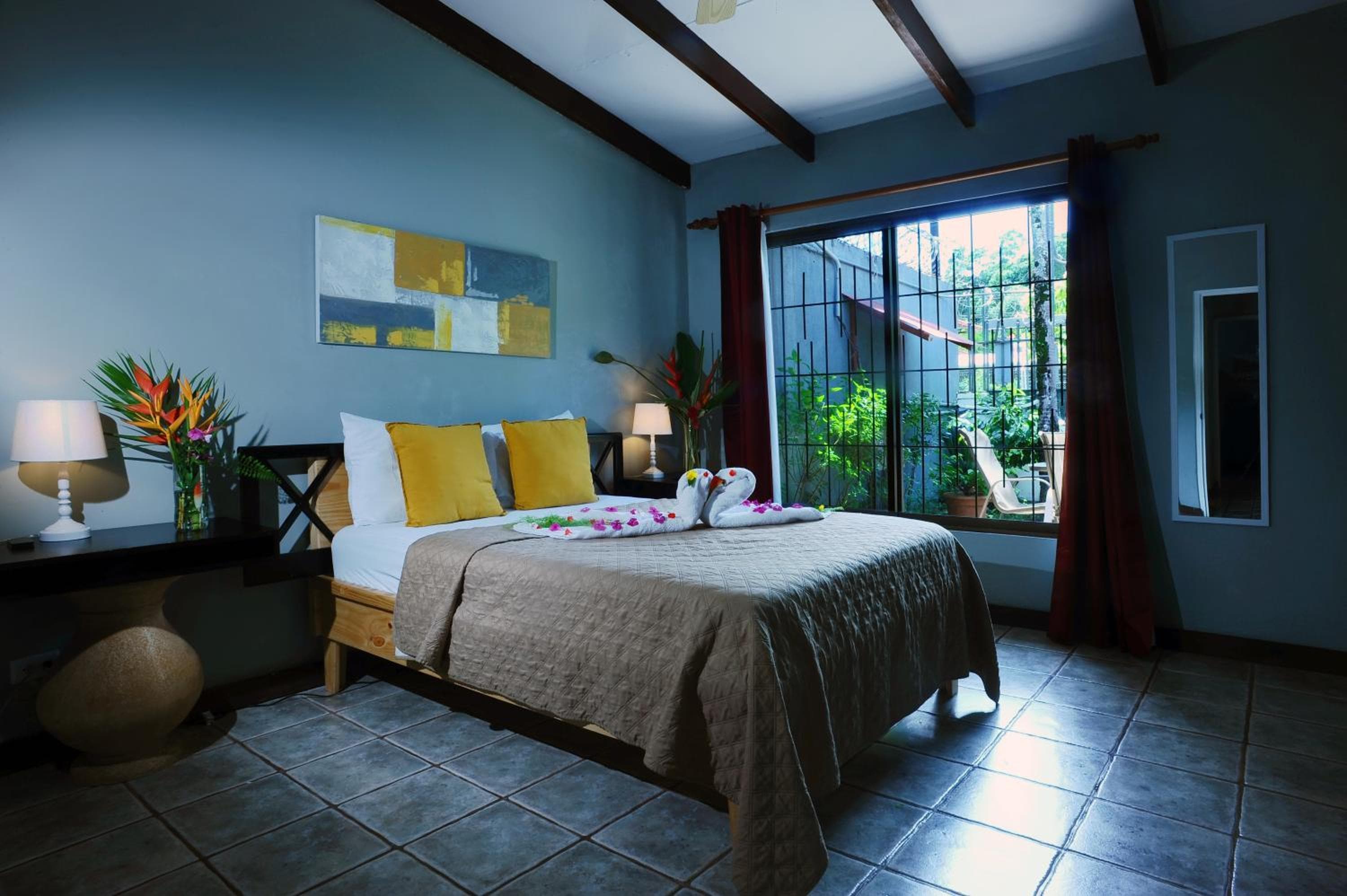 Private Fully Furnished Home at Wide Mouth Frog Hostel Quepos