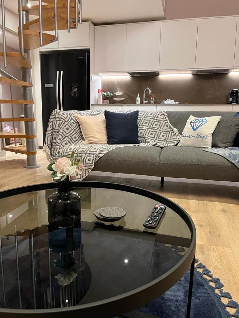 M1 City Centre 3 Bed 3 Bath Luxe Penthouse