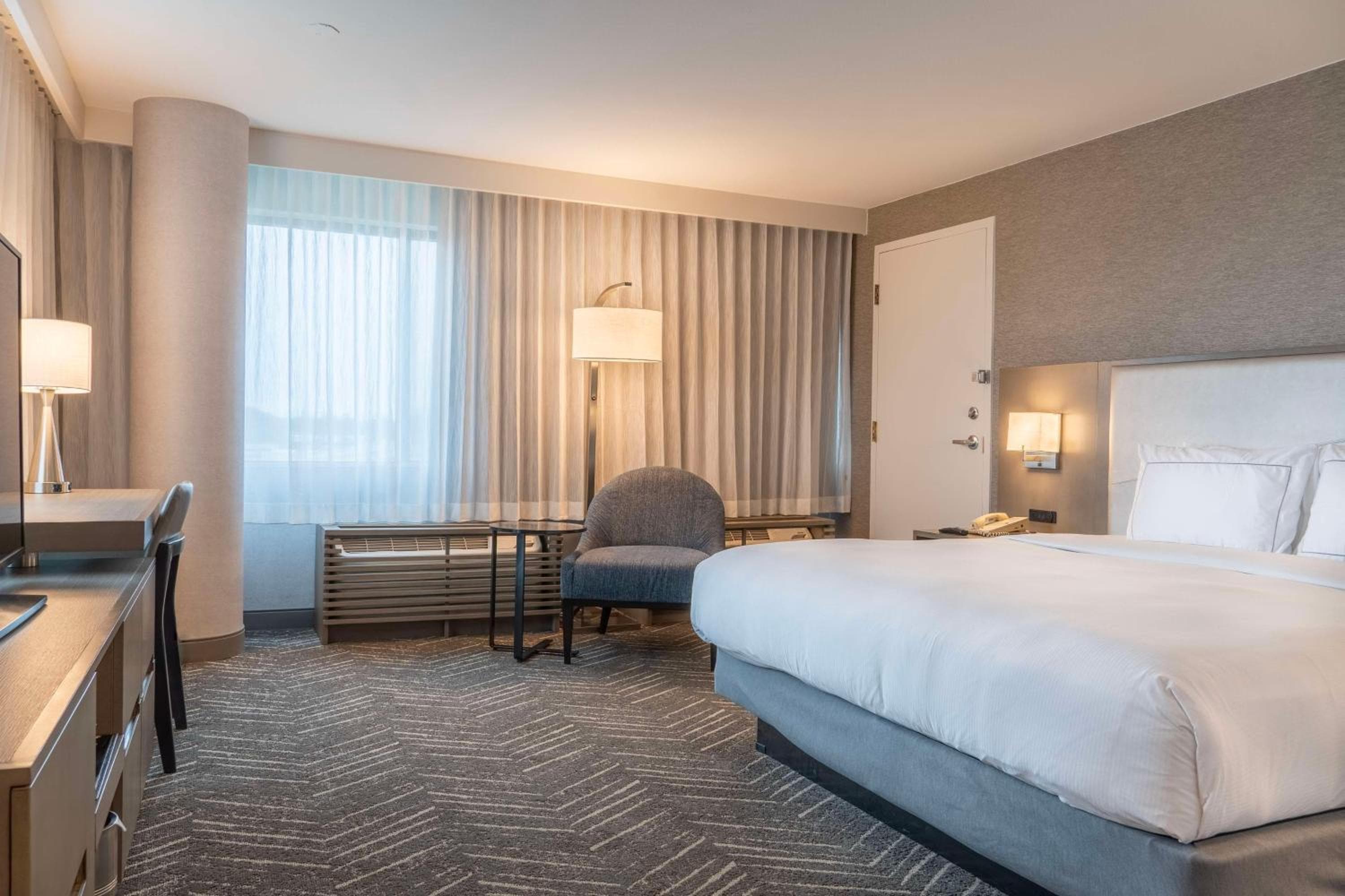 DoubleTree by Hilton Orange County Airport