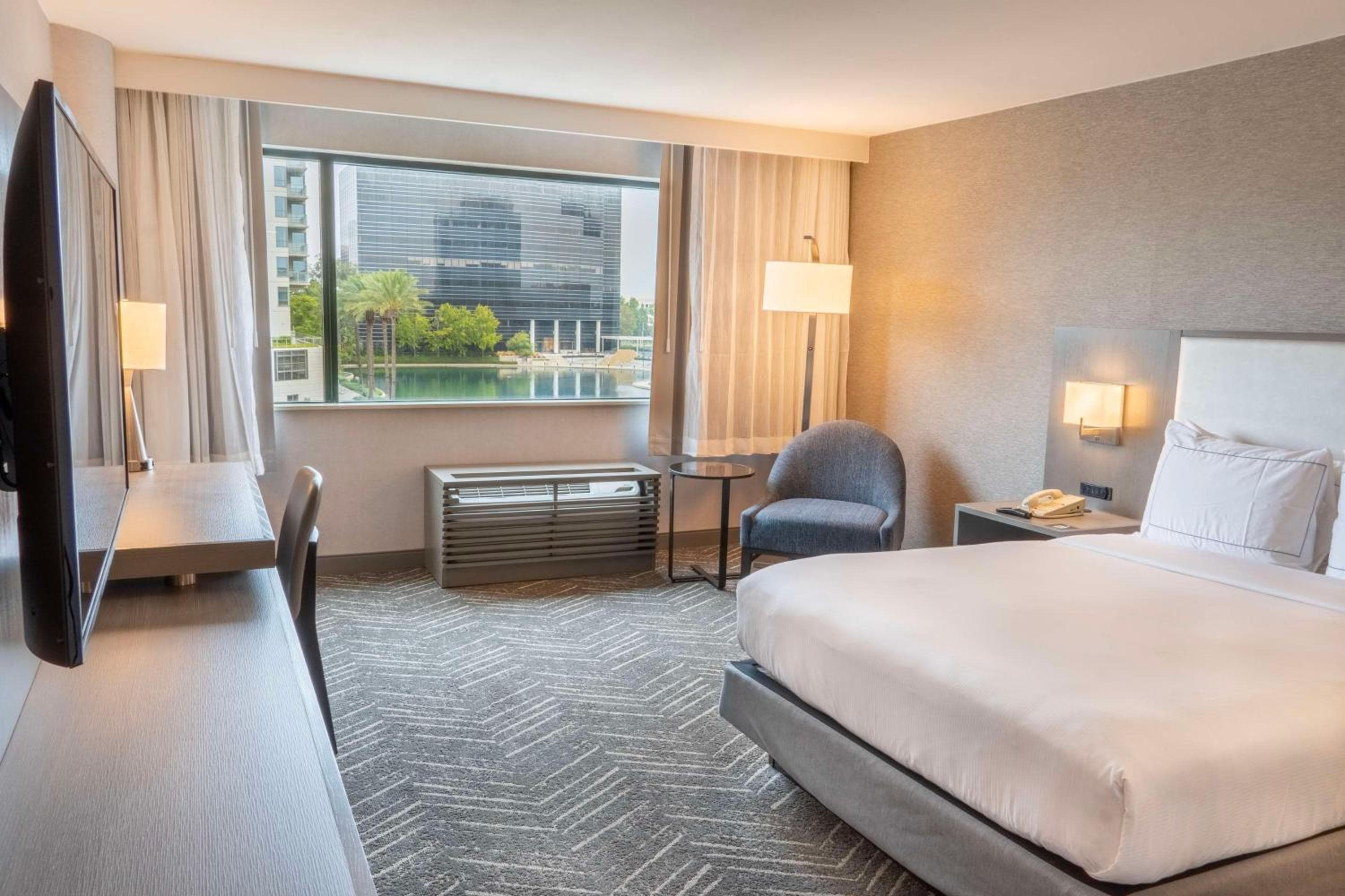 DoubleTree by Hilton Orange County Airport