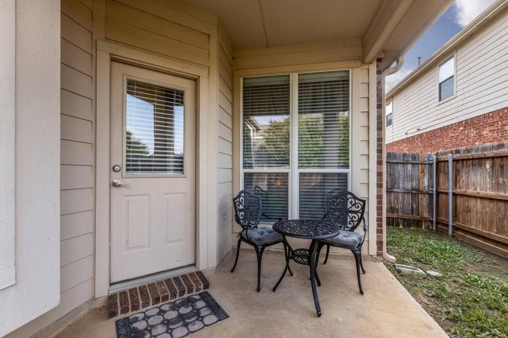 Your Western Comfort Near Stadiums & Downtown
