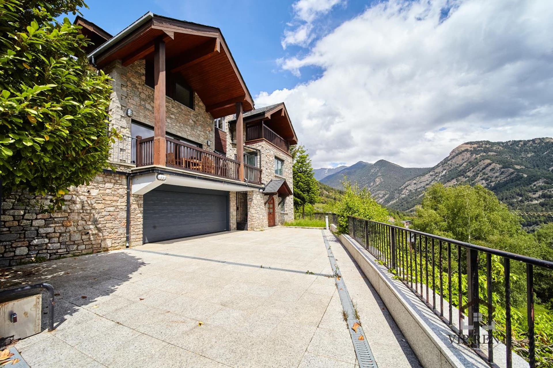 Chalet el Salze lujo con jardin y vistas en la Massana