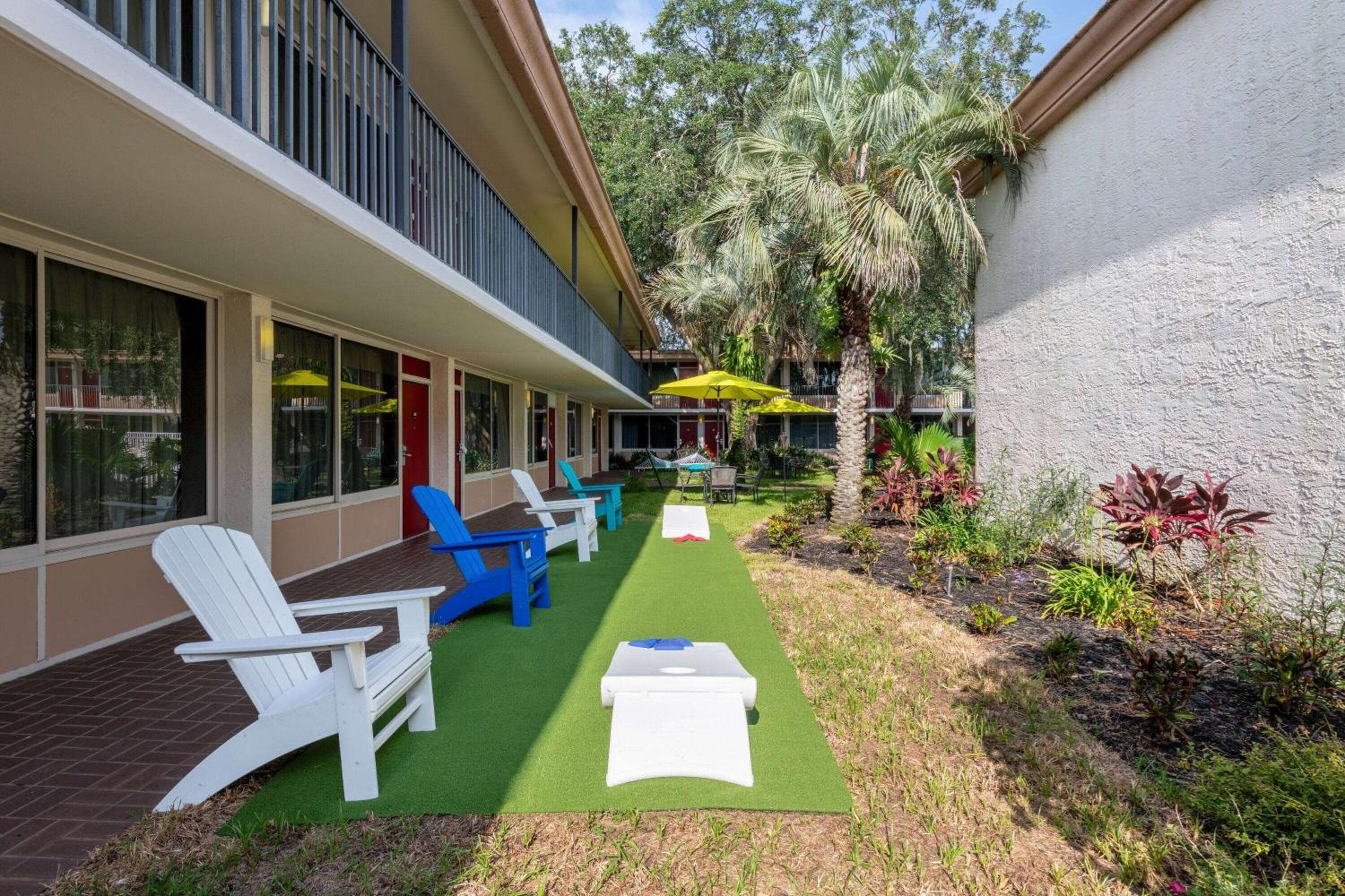 Ramada by Wyndham Kissimmee Gateway - Free Theme Park Shuttle