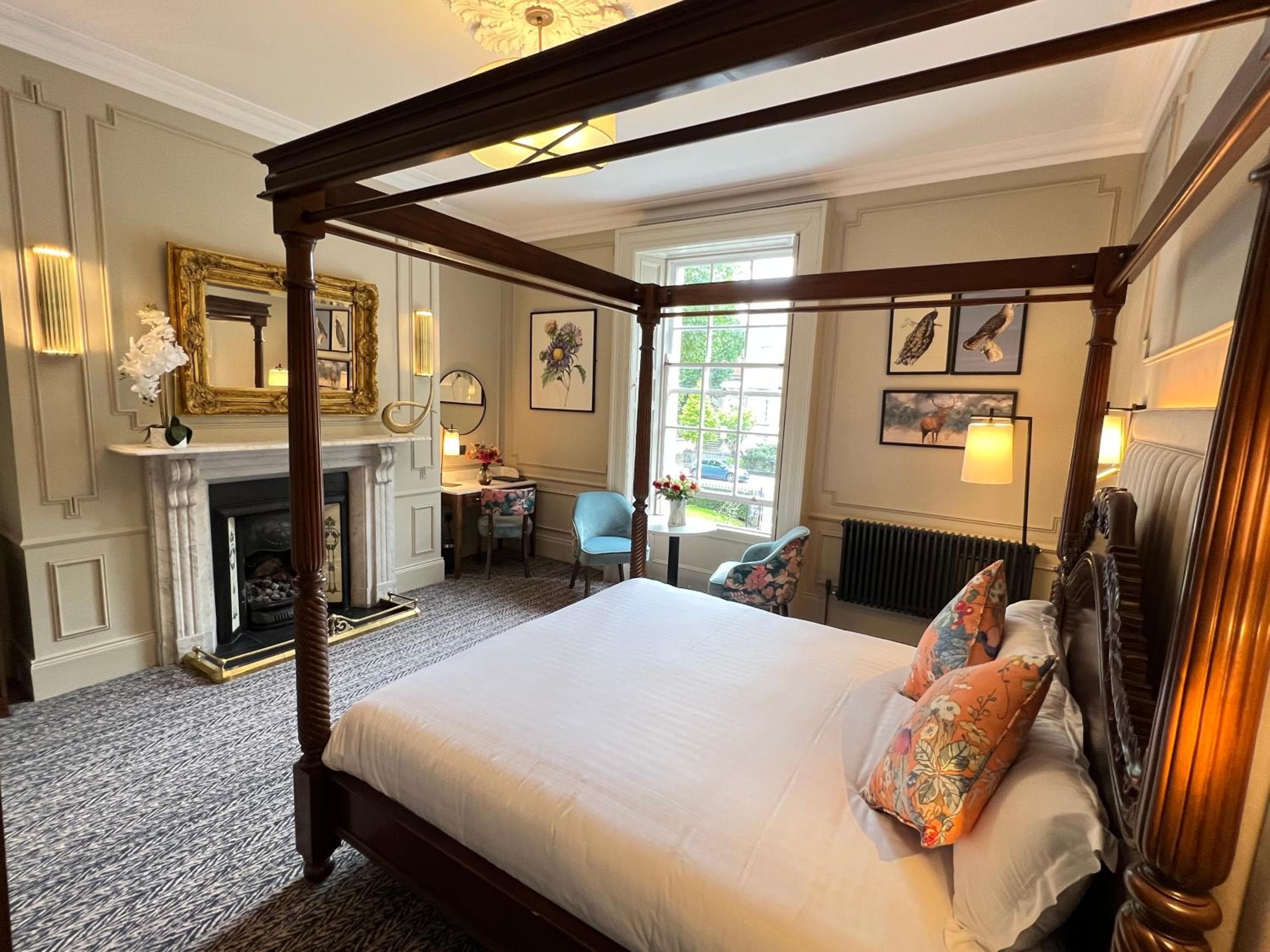 Waterloo Town House & Suites