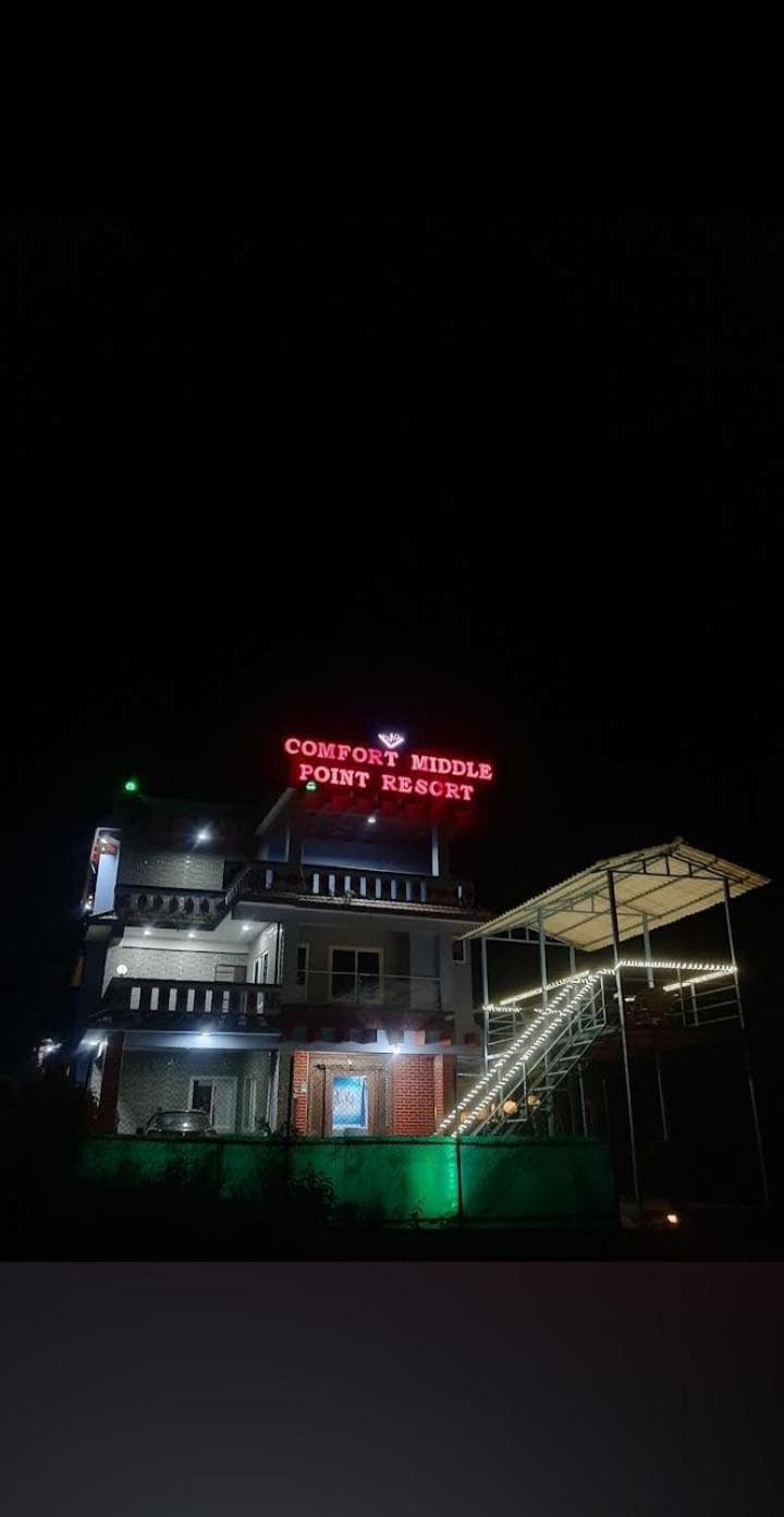COMFORT MIDDLE POINT RESORT