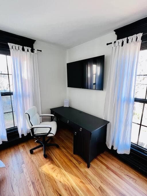 Romantic West End Apartment with Parking