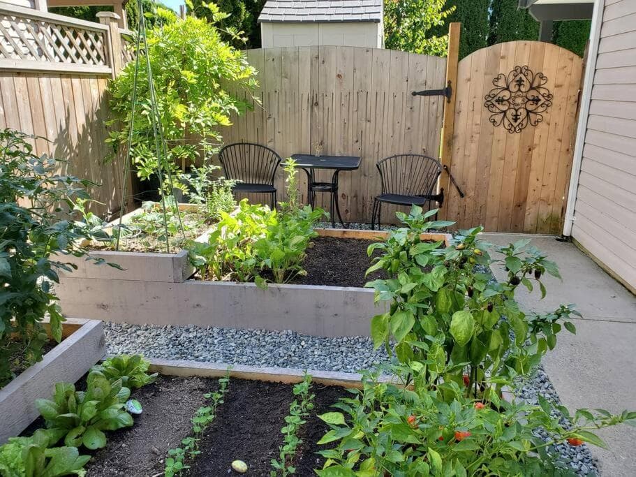 Private & cozy ground level suite in quiet area