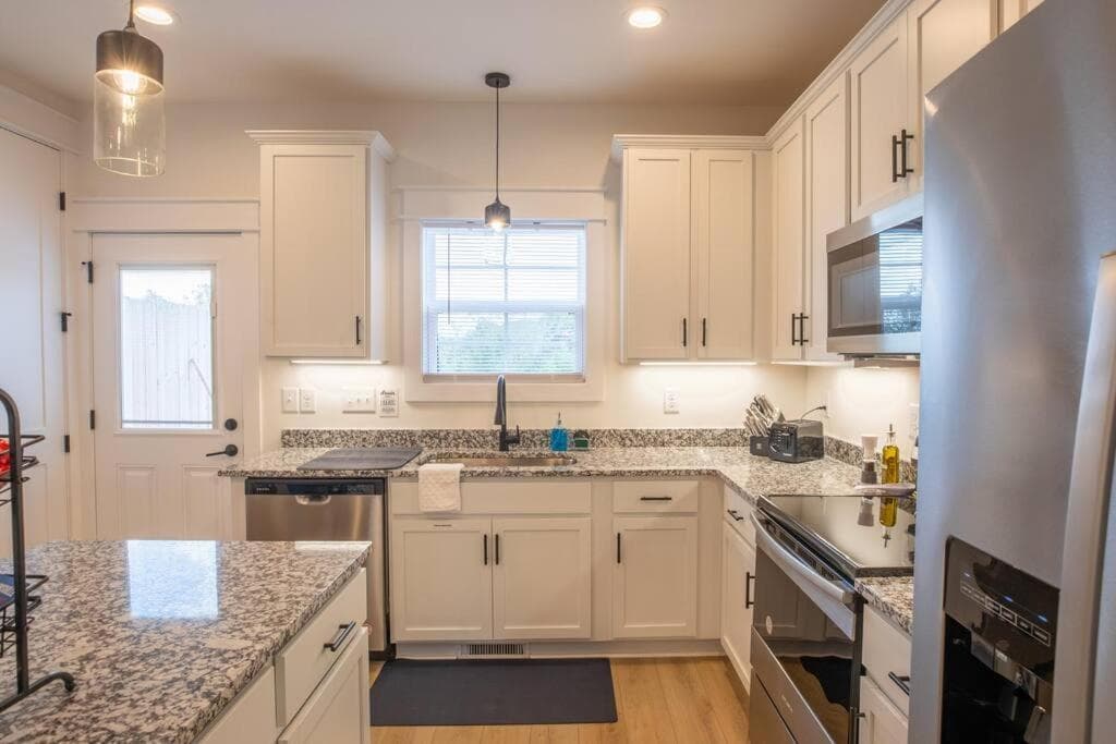 Cozy Townhouse Close to Downtown