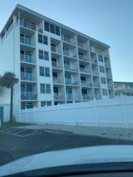 Direct ocean front view 1 bedroom 2 Pools