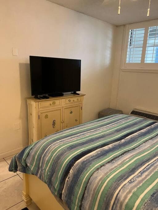Direct ocean front view 1 bedroom 2 Pools