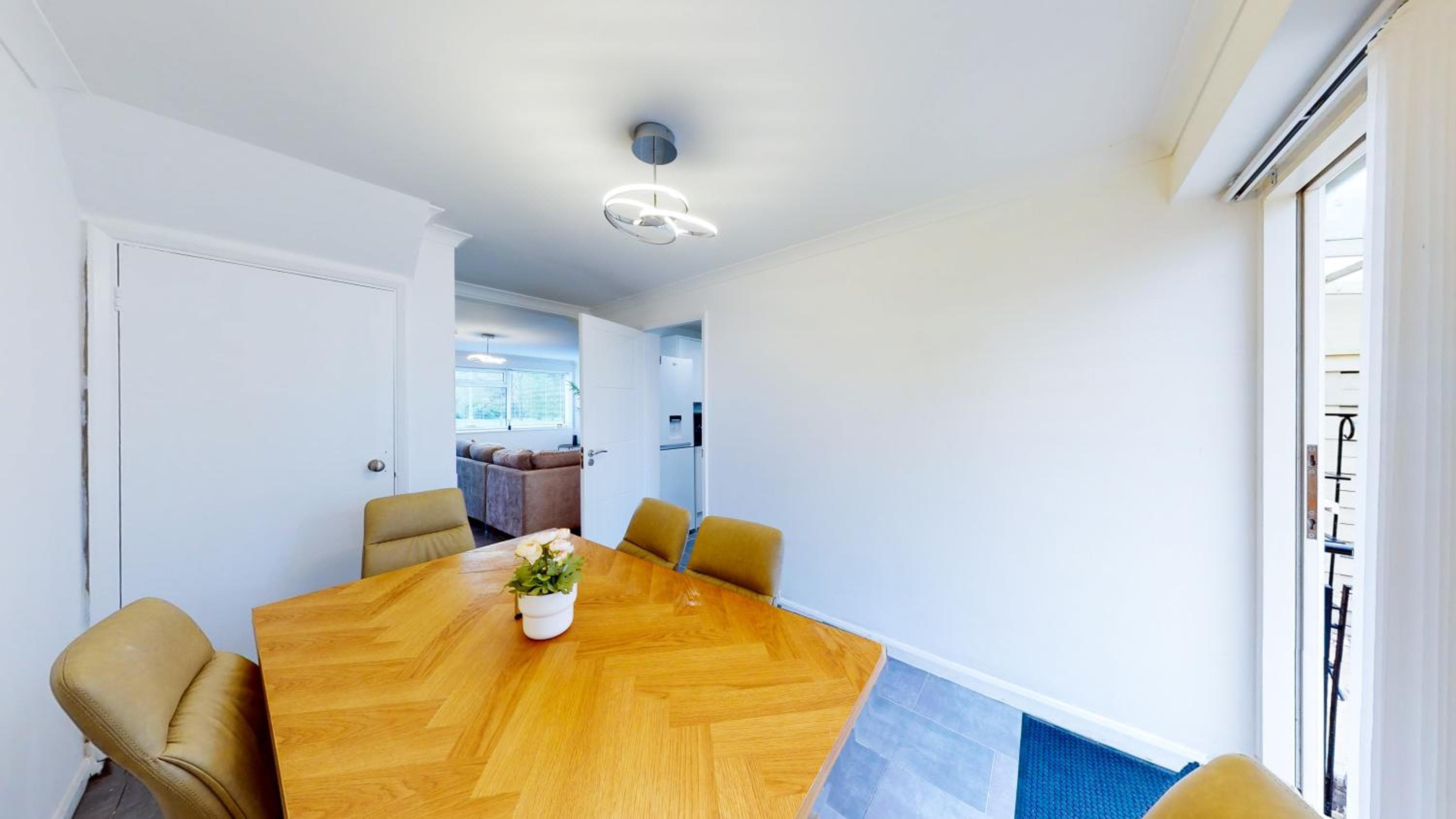 3 Bed Bedford House Parking WiFi Sleeps 5