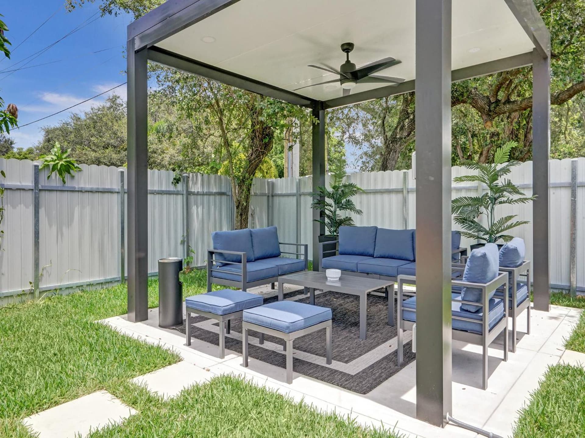 Miami Dream Home With 4 Bedrooms Game Room And Backyard Oasis