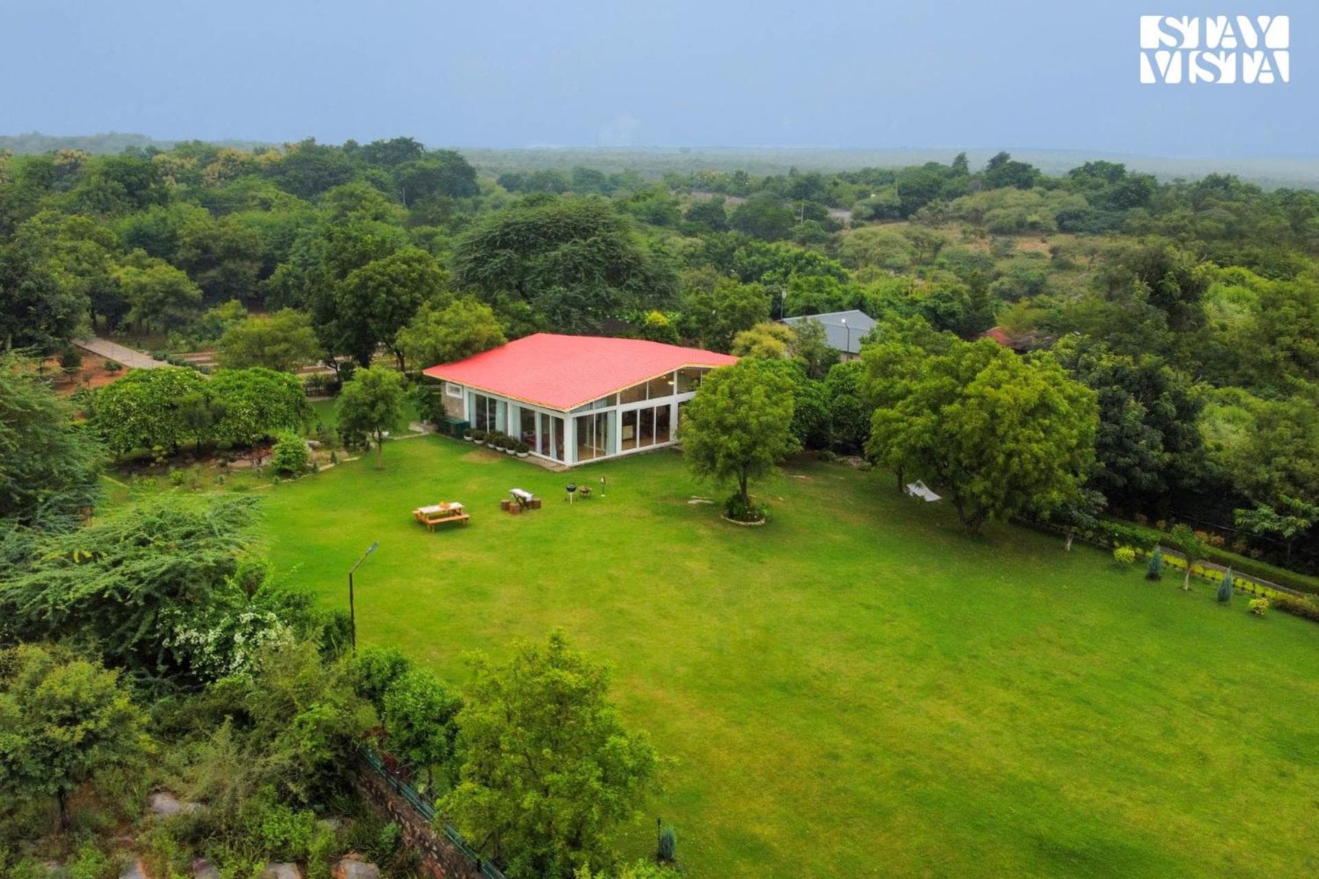 StayVista at Idyllic Farmhouse - A Glasshouse