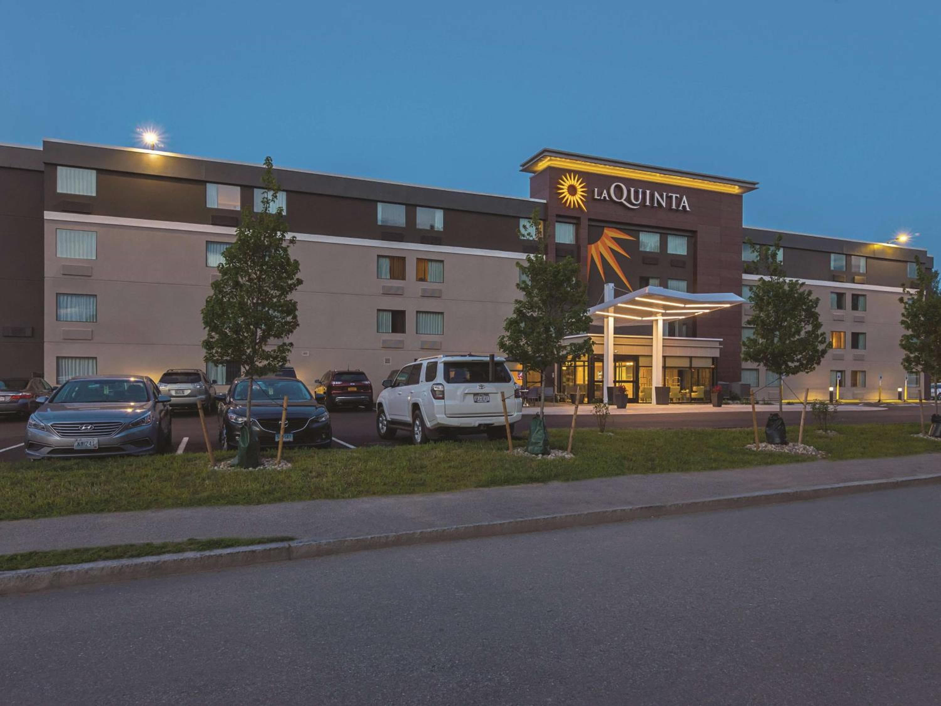La Quinta Inn & Suites by Wyndham Portland DT Maine Med