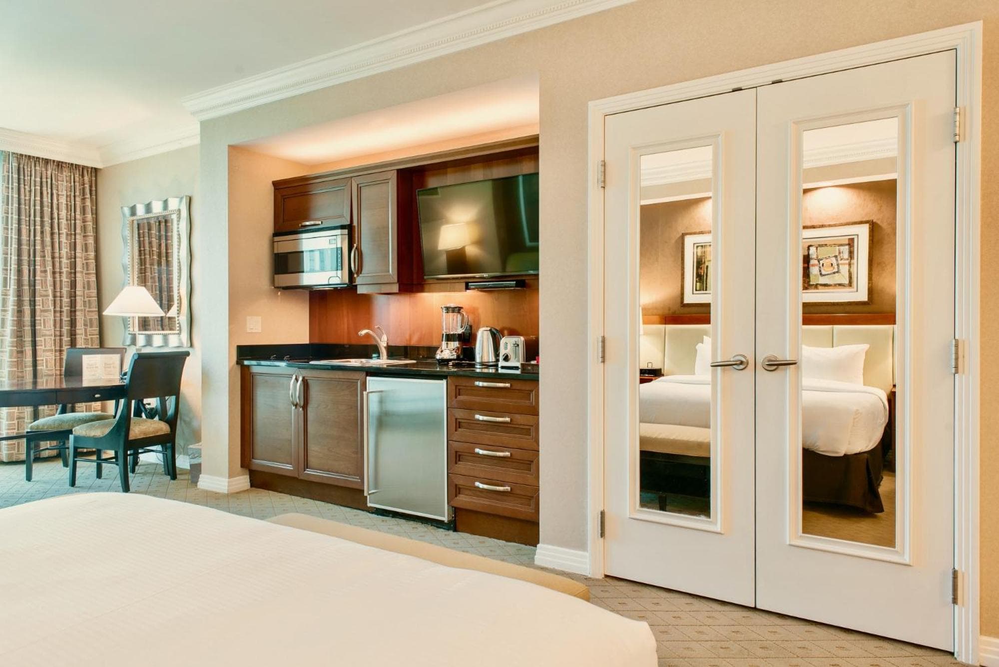 No Resort Fee - Balcony Strip Views, Pools & Parking