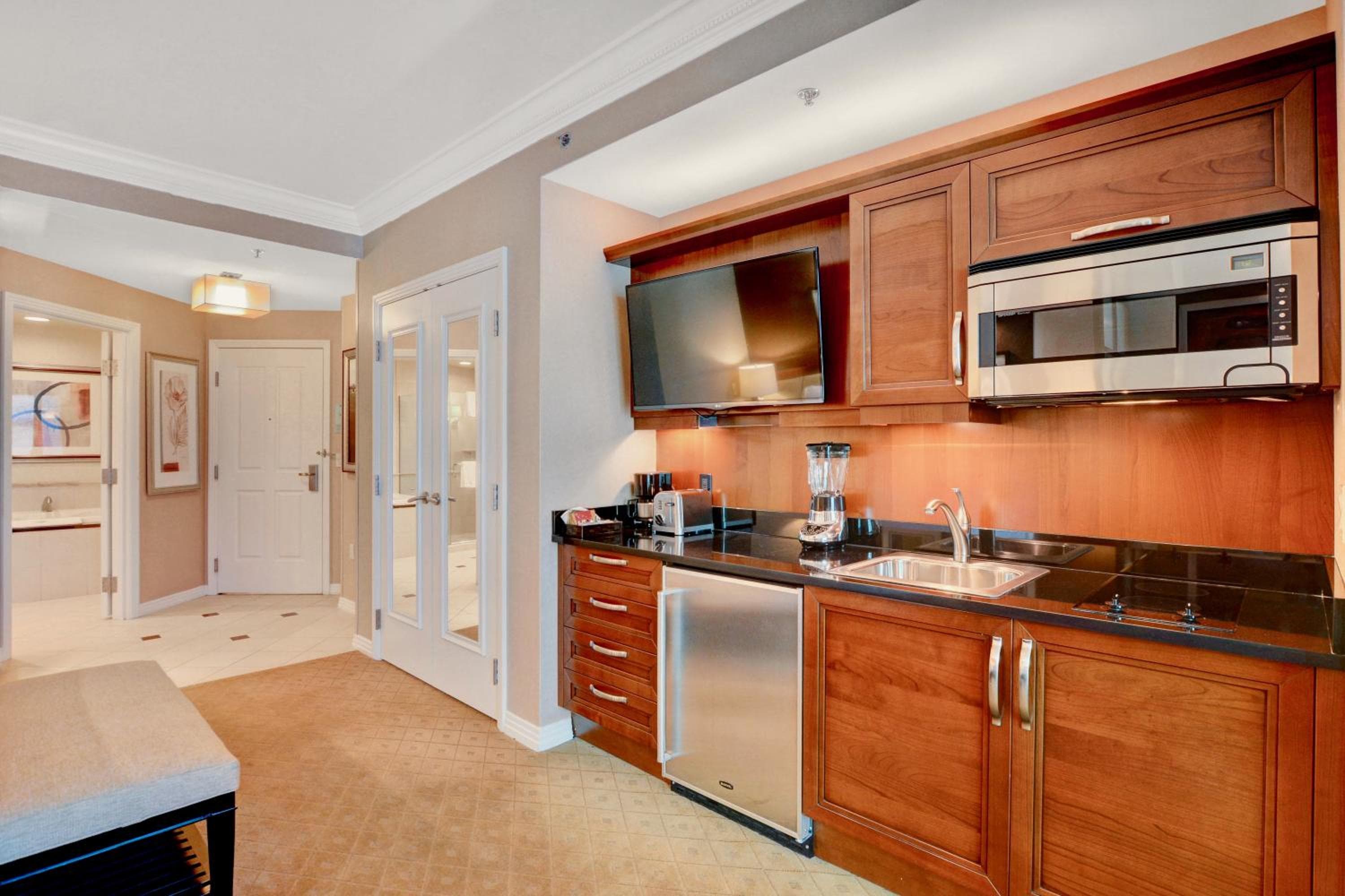 No Resort Fee - Balcony Strip Views, Pools & Parking