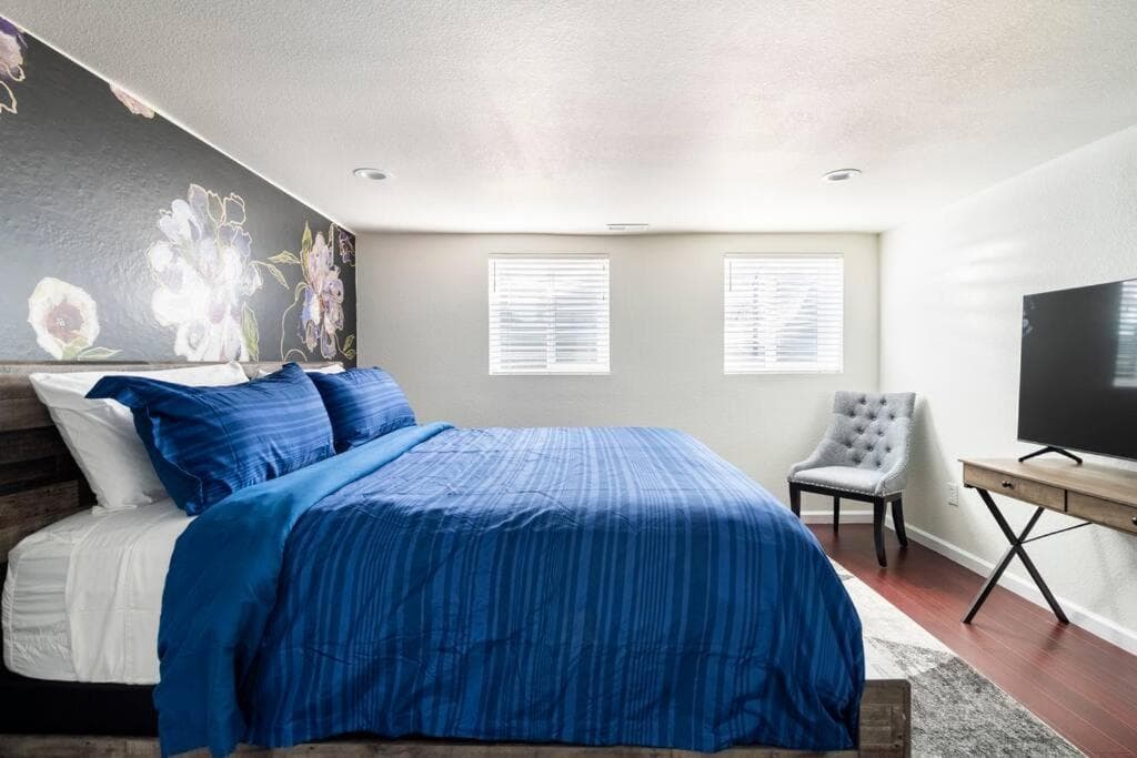 Blueberry 3BR house with private entrance & Hottub