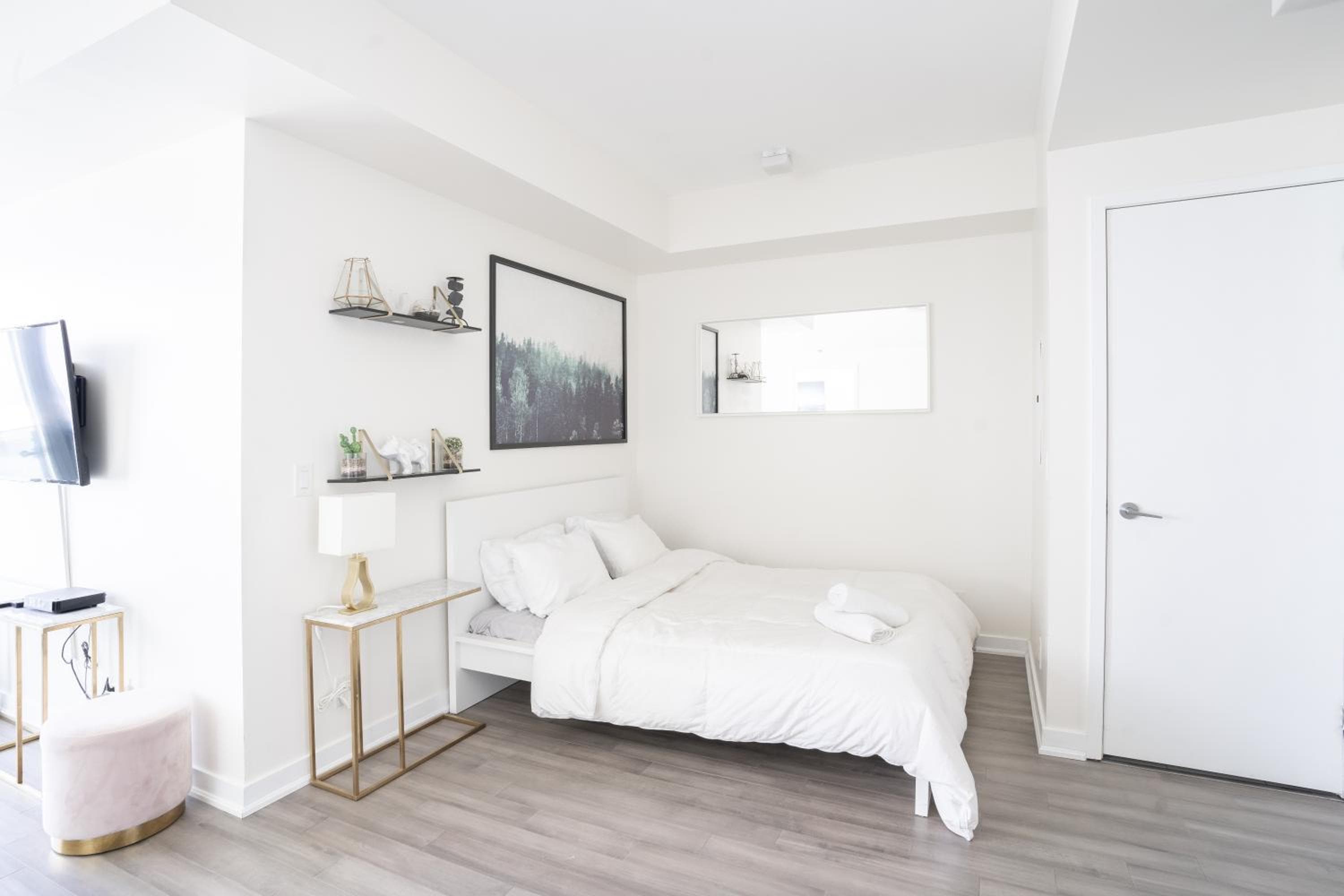 Beautiful Luxurious Modern Condo With Breathtaking Views