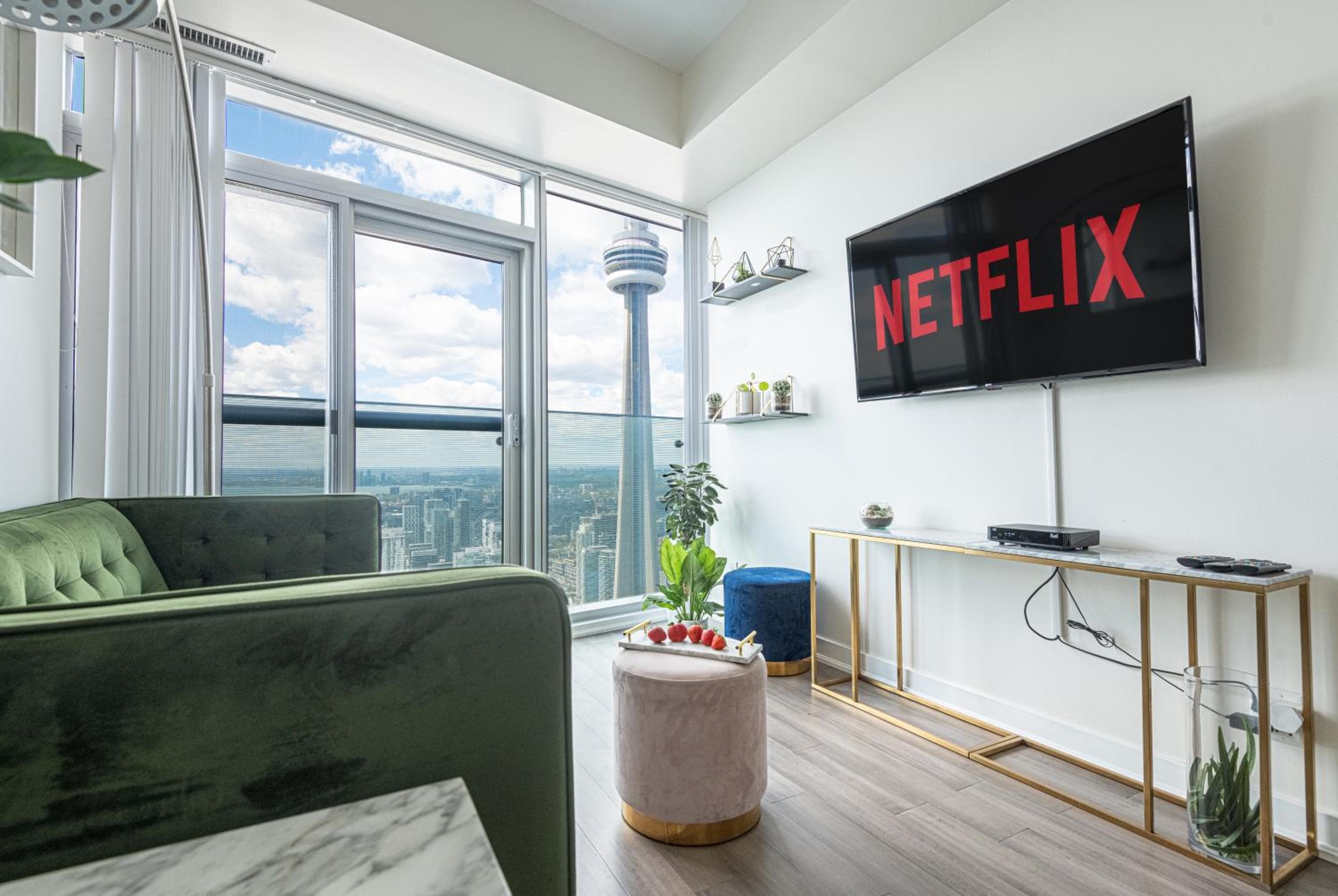 Beautiful Luxurious Modern Condo With Breathtaking Views