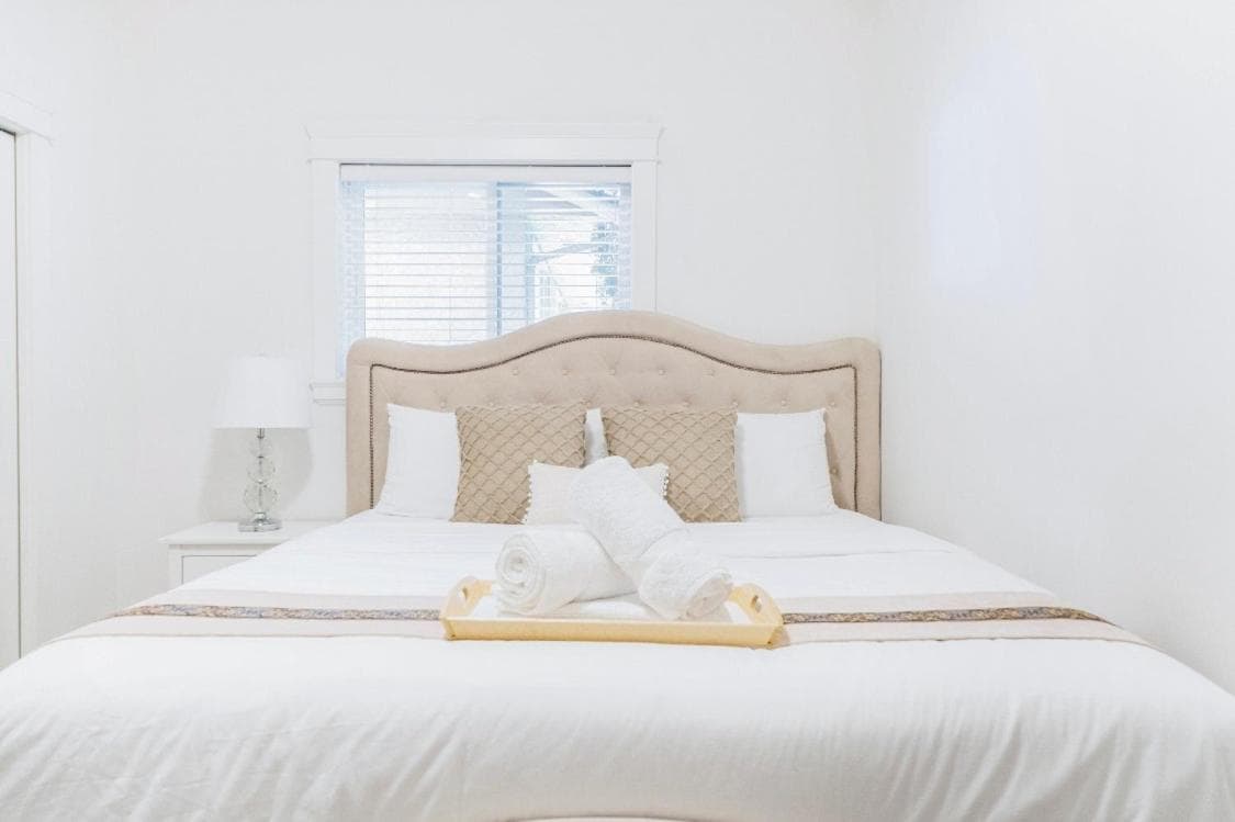 Si & Daniel Home Near YVR Airport & Skytrain Separate Entry Free Parking