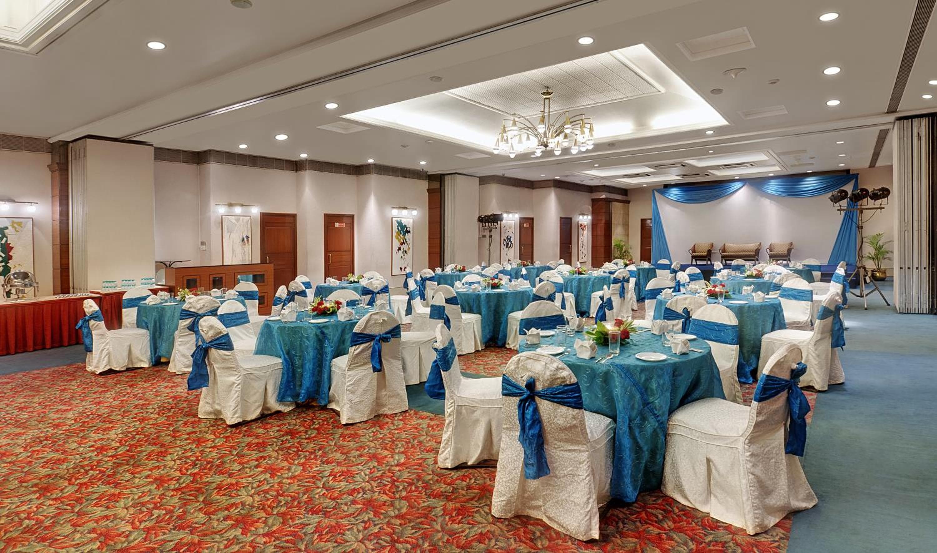 Hotel Kohinoor Continental, Airport