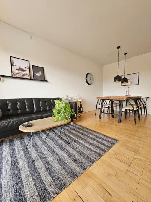 Lejlighed med altan og gratis parkering