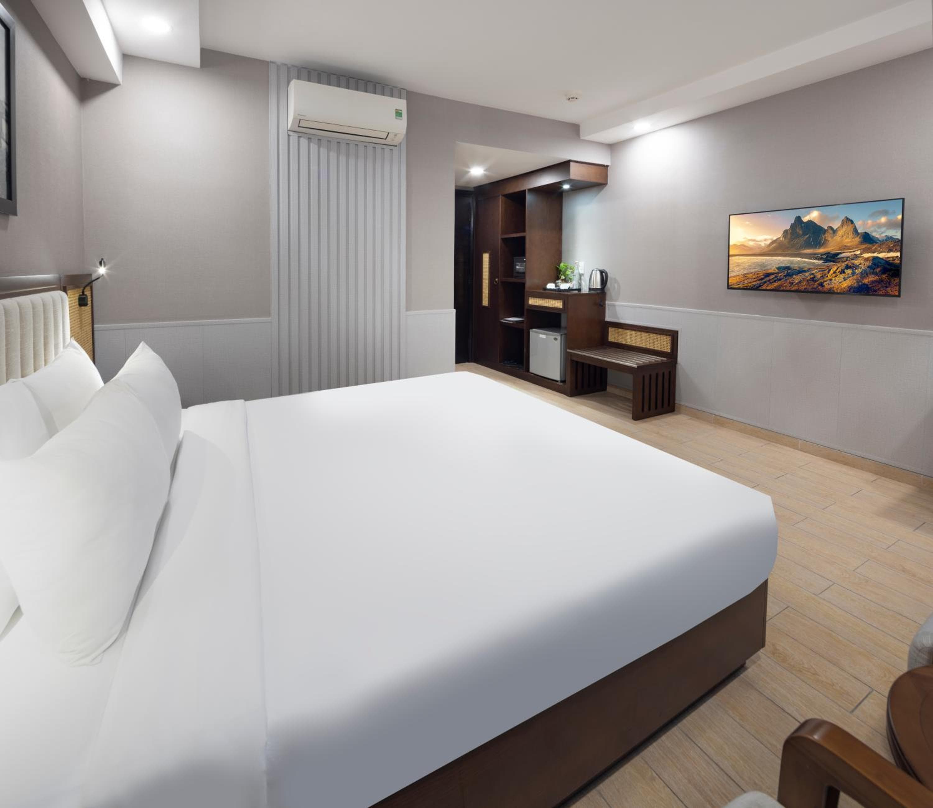 Viet Lotus Saigon Hotel