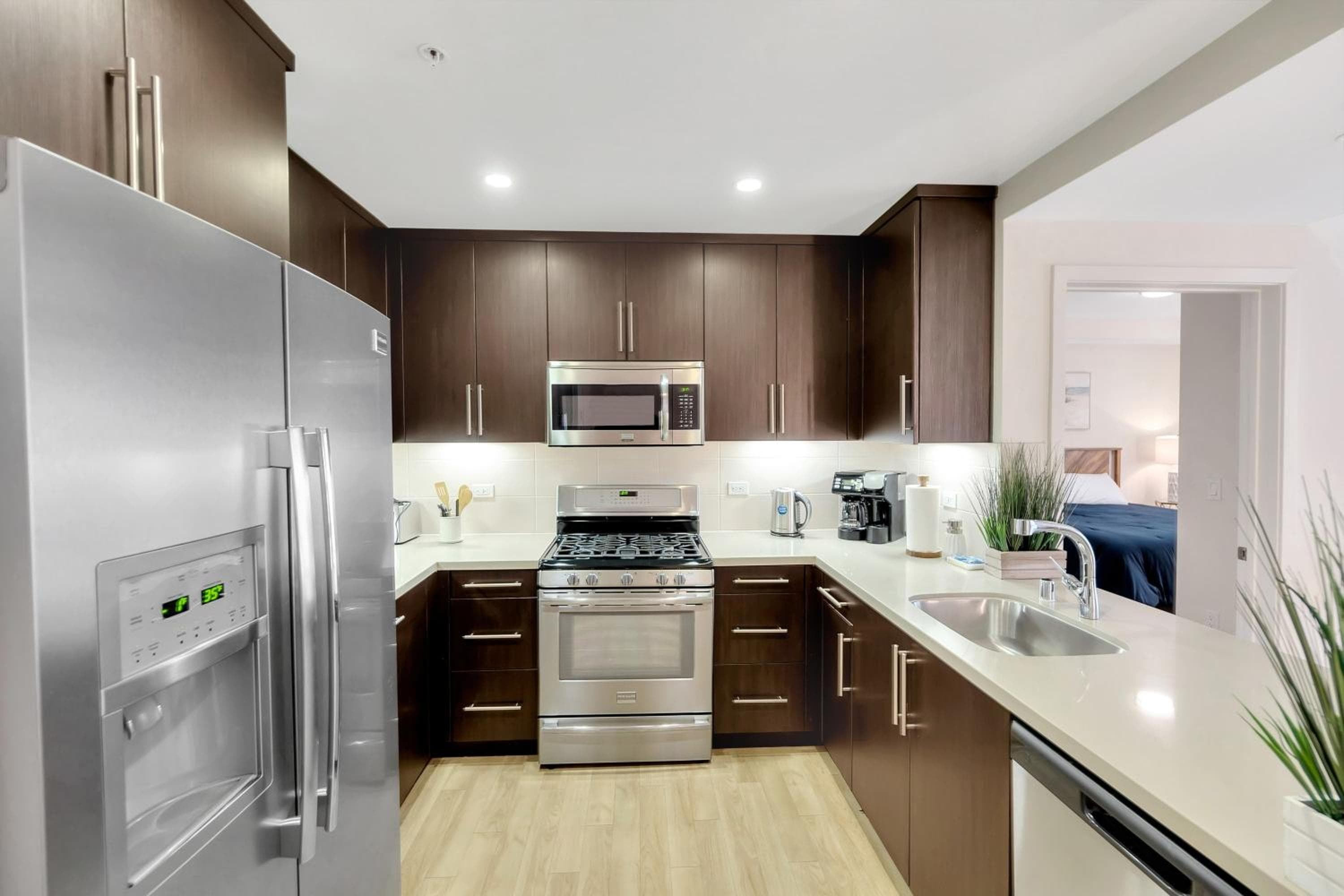 5 Heart of Santa Monica apartment