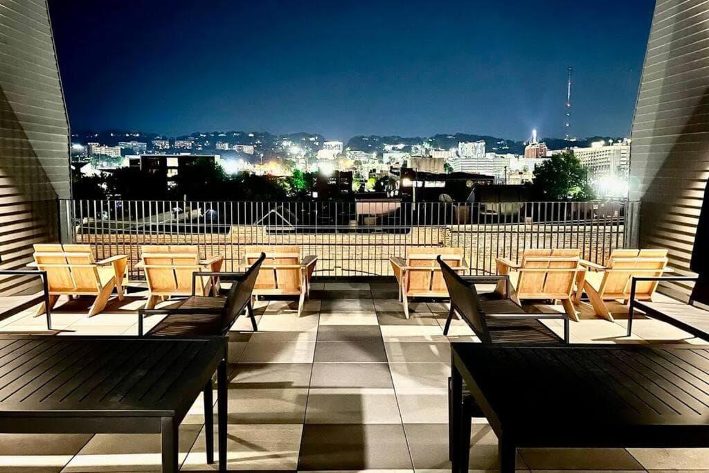 Gorgeous Condo in the Heart of DT Birmingham!