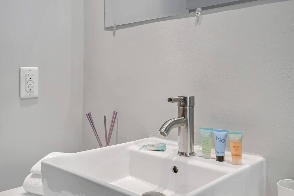 Charming HBG Haven: Cozy 1BR Apt