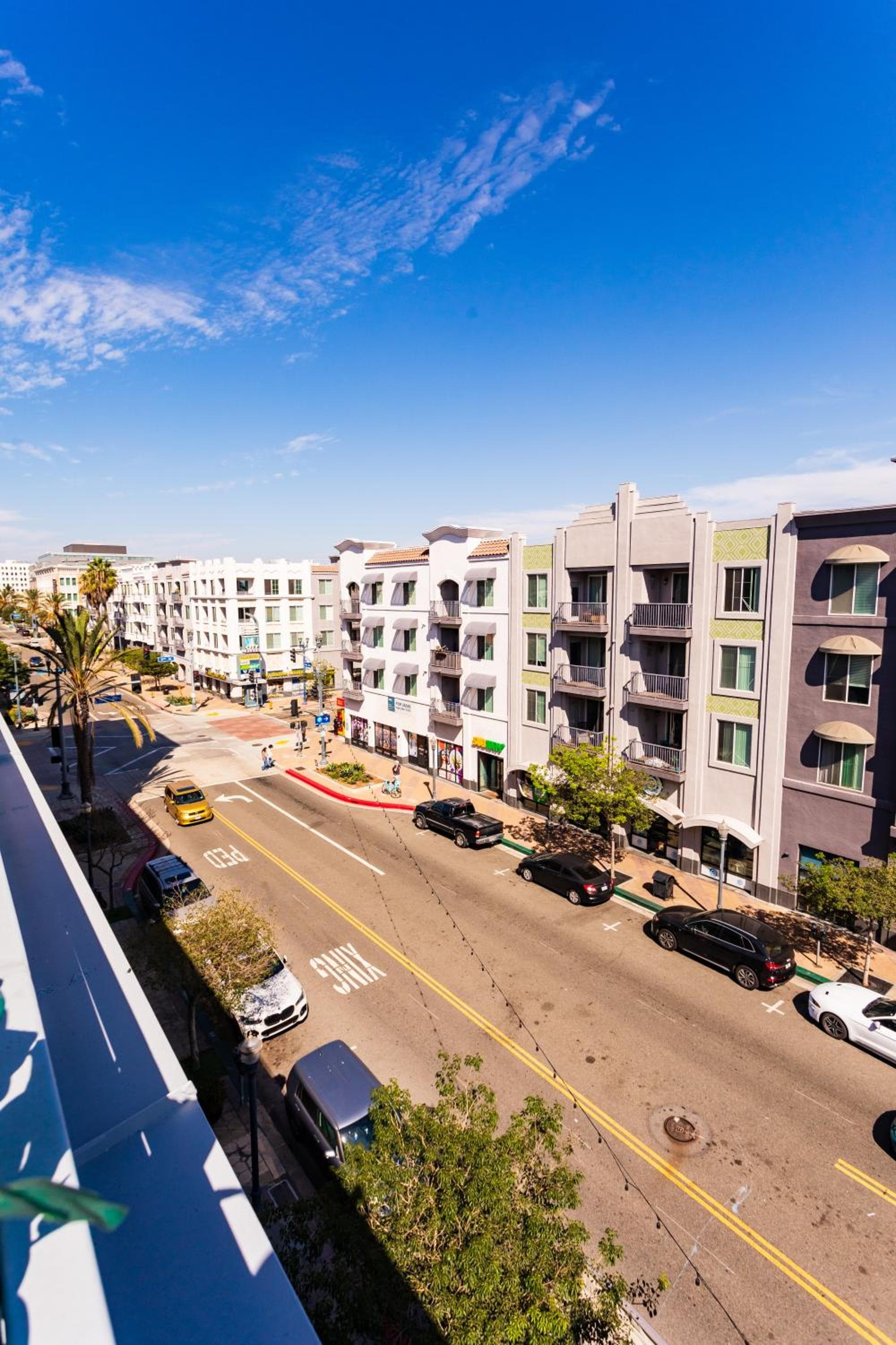 1- Bdr Condo w Patio Close to the beach