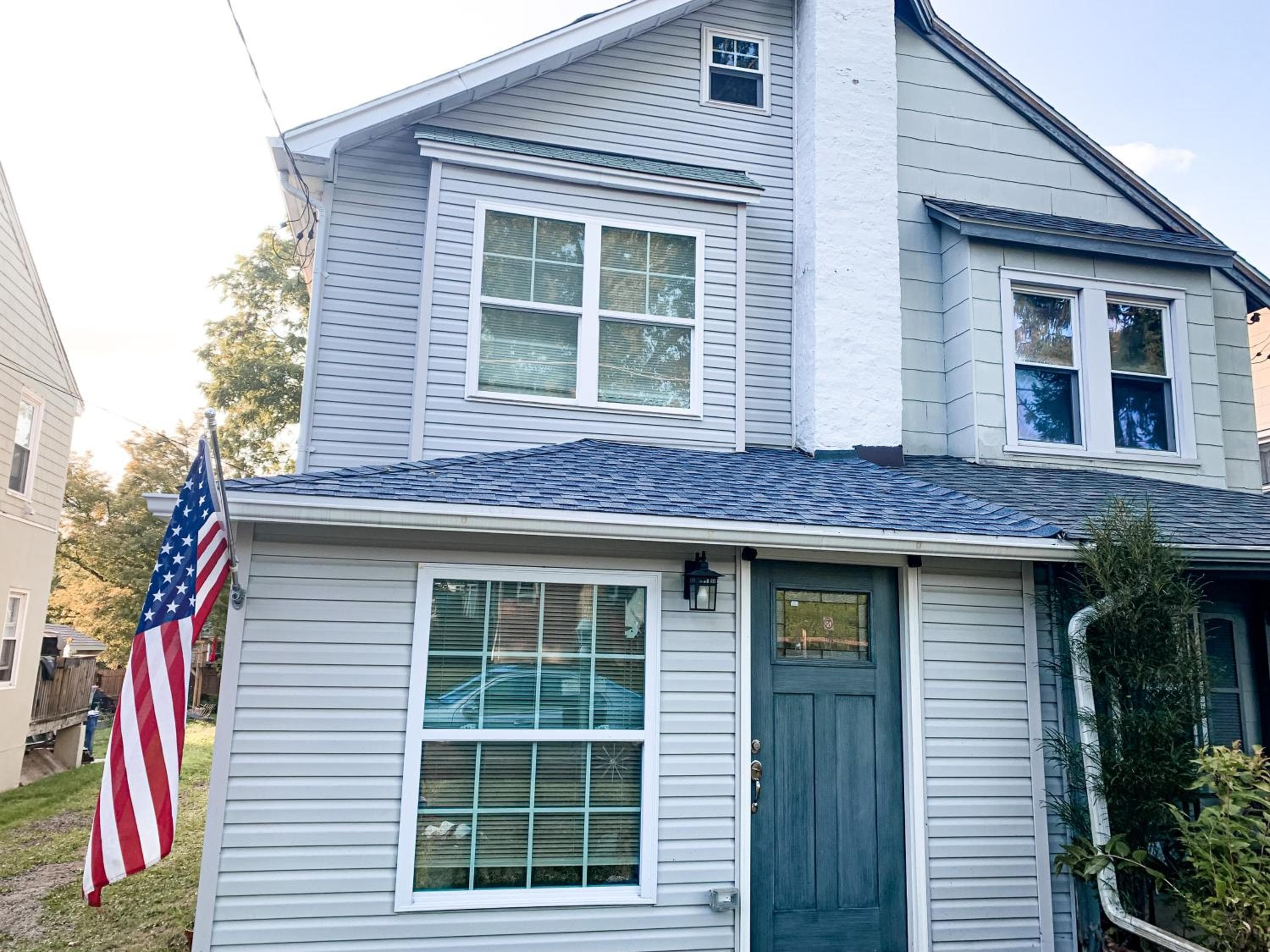 Cheerful & Modern Home w/ a Walkout Deck Area