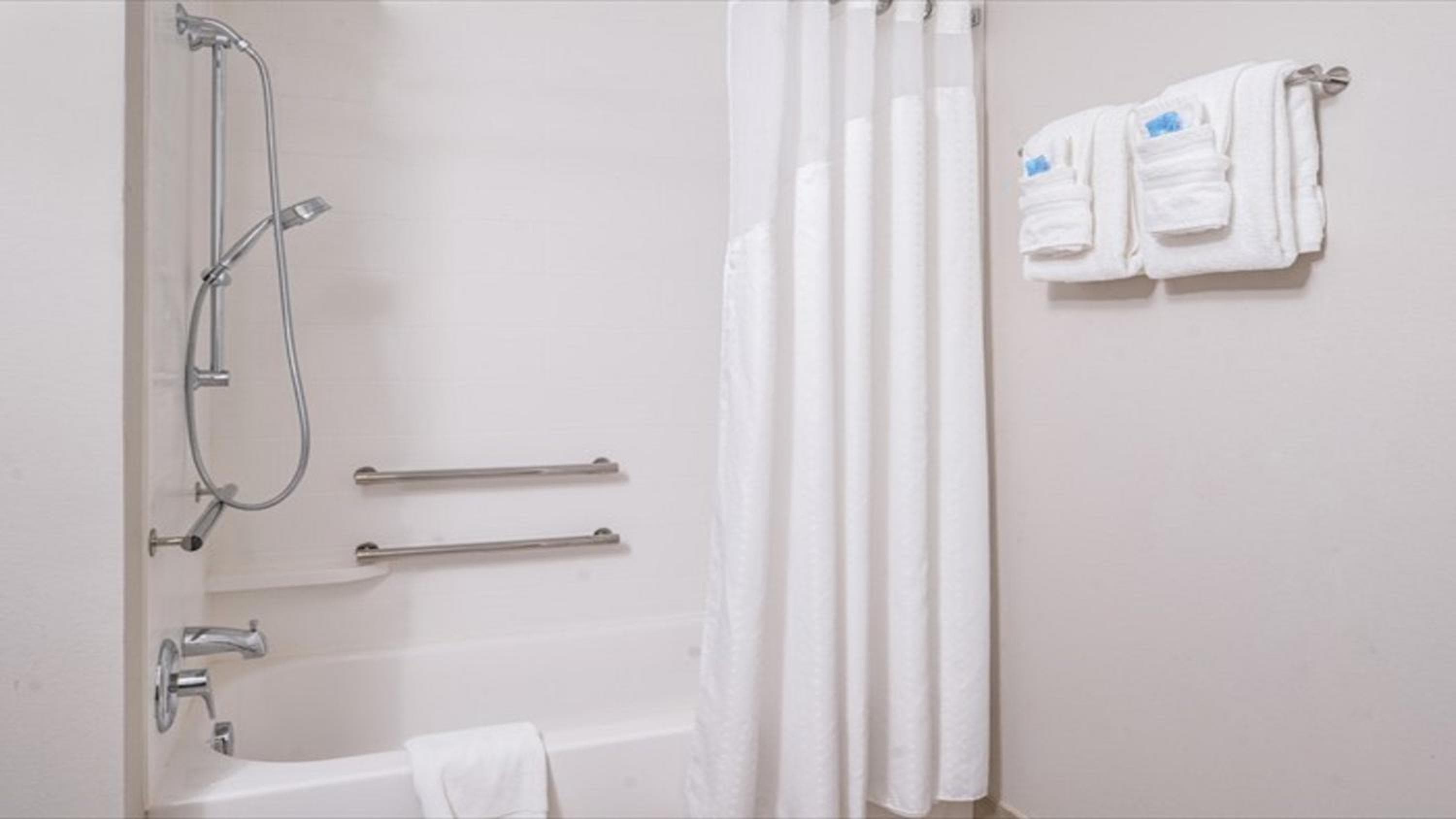 Holiday Inn Express & Suites - Parkersburg East by IHG
