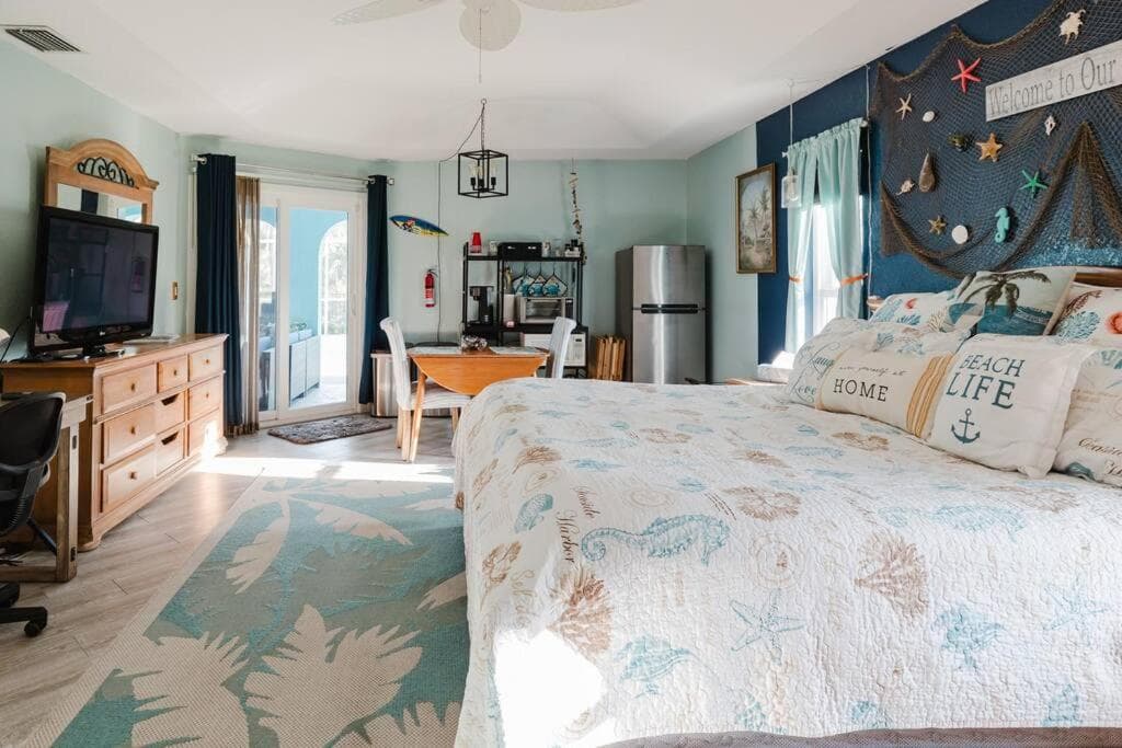 steve and cori's tropical king suite 2