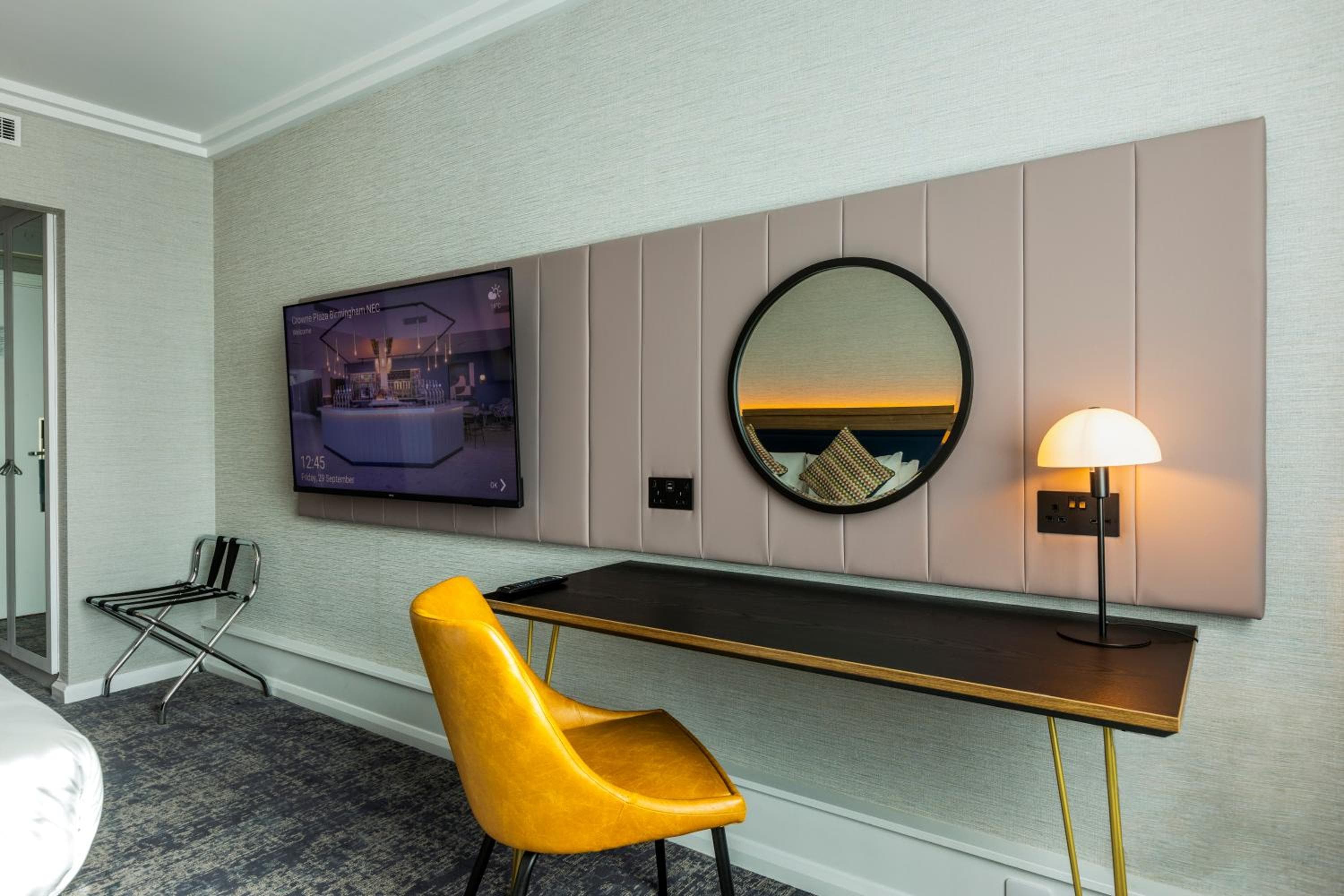 Crowne Plaza Manchester Airport by IHG