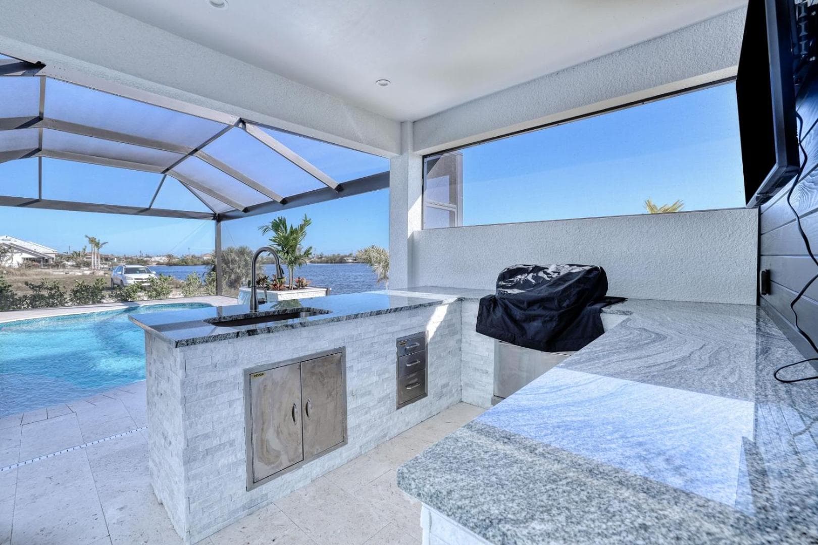 New listing - Amazing new 3beds/3baths Gulf access villa w. heated pool and outdoor kitchen!