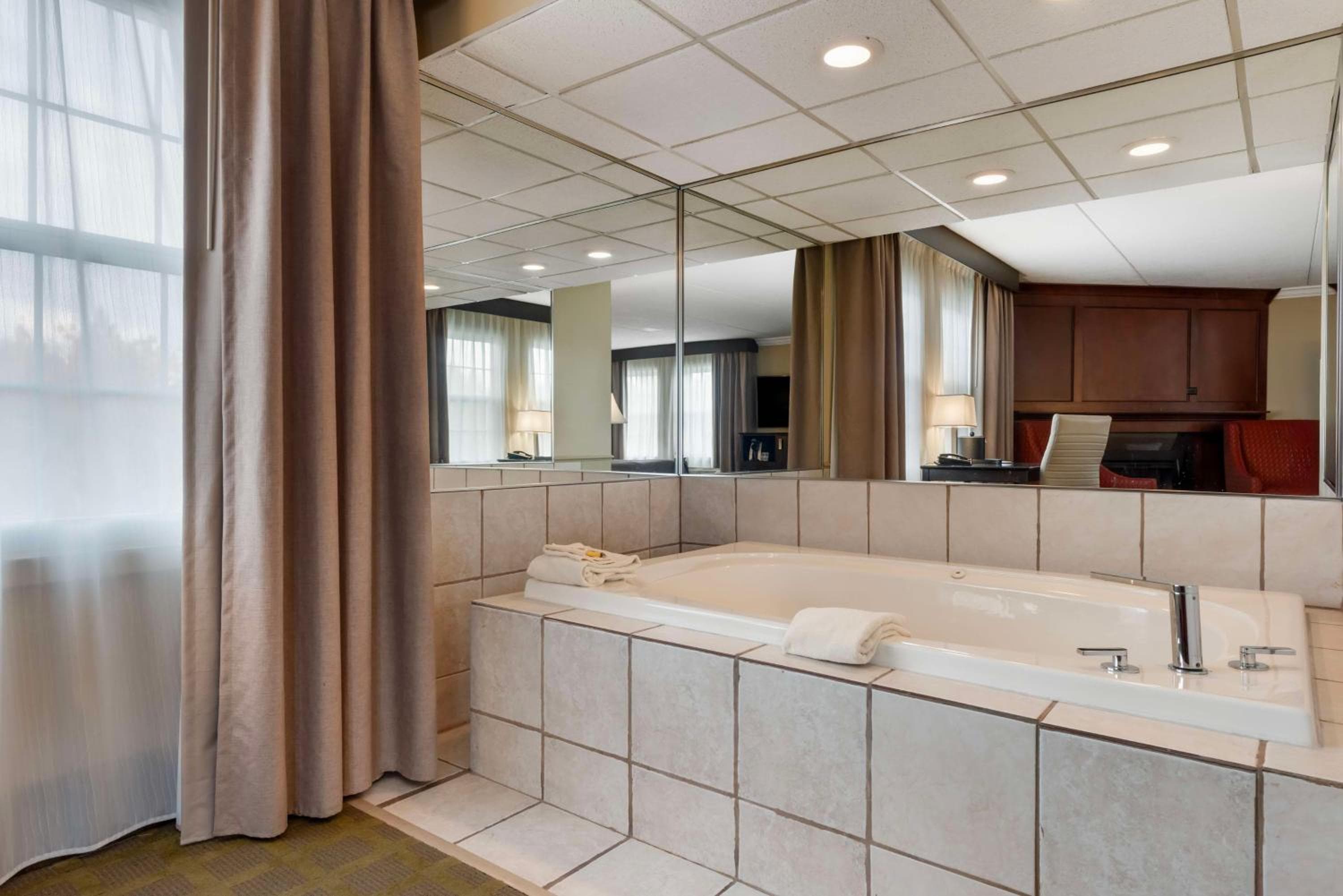 Best Western Plus White Bear Country Inn