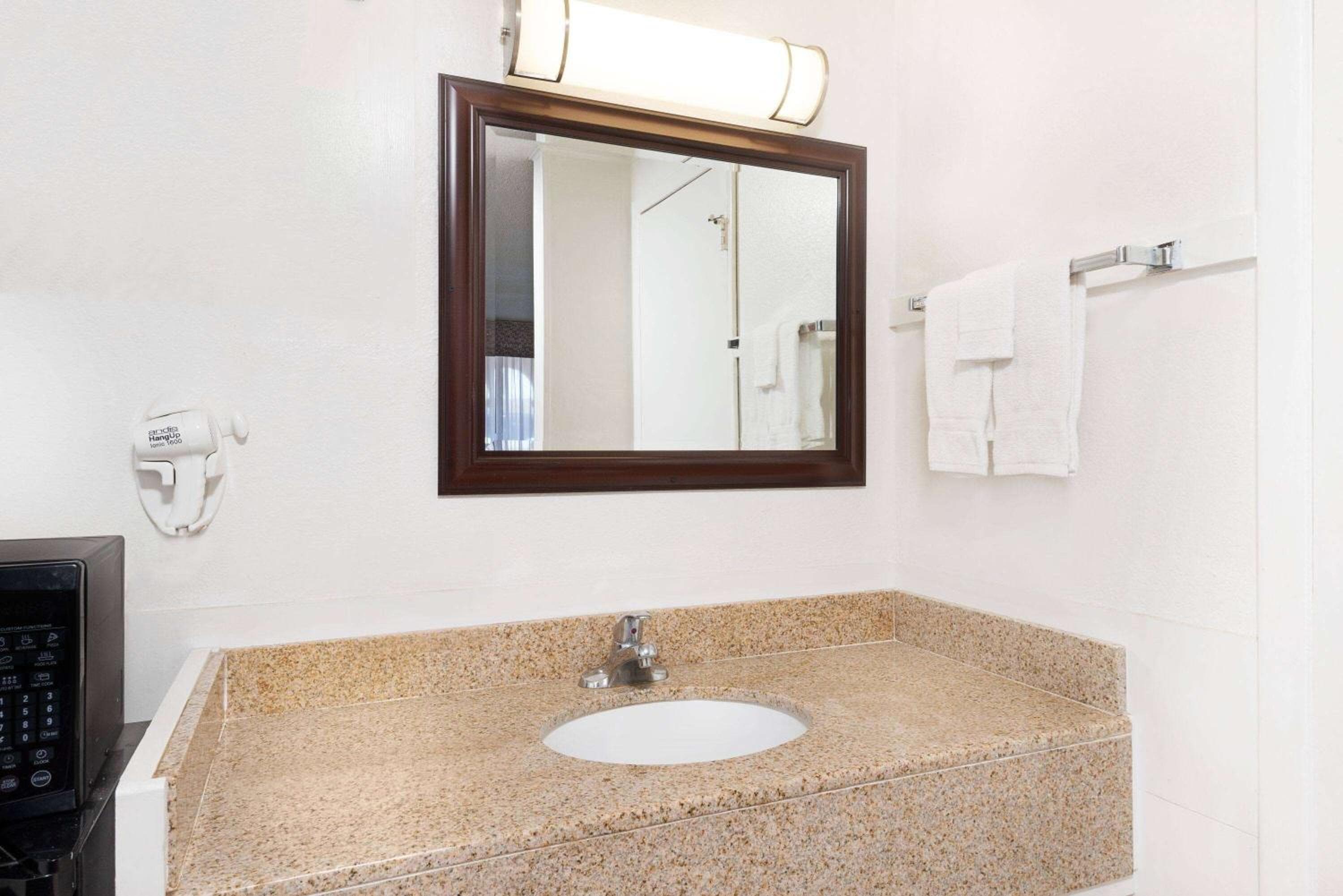 Travelodge by Wyndham Las Vegas NM