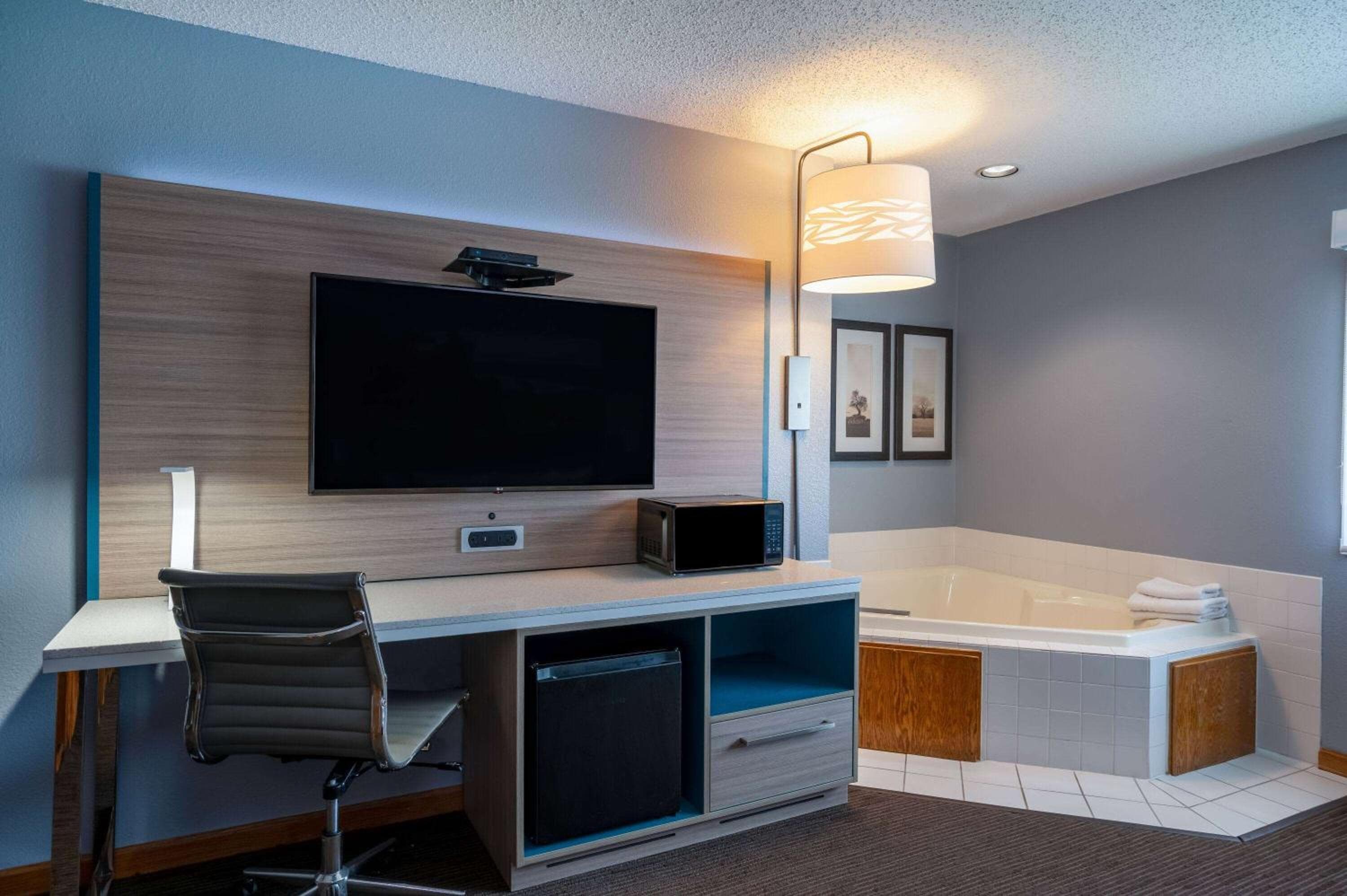 AmericInn by Wyndham Eau Claire
