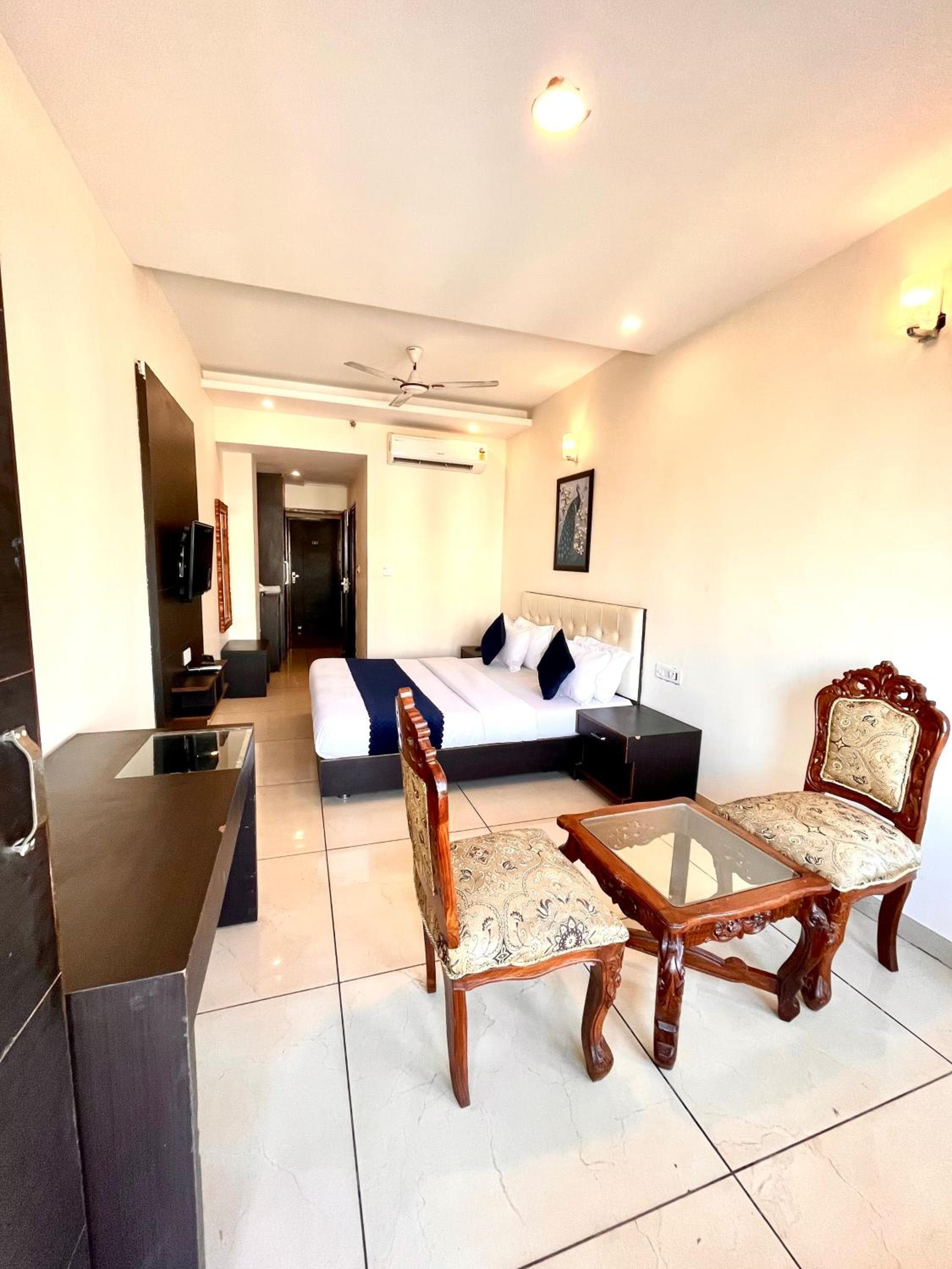 Hotel JB Residency !! Luxurious & Royal Balcony Rooms !! Large Rooms