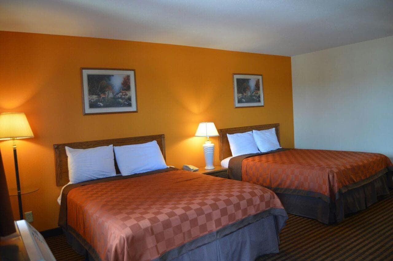 Scottish Inn & Suites - Eau Claire